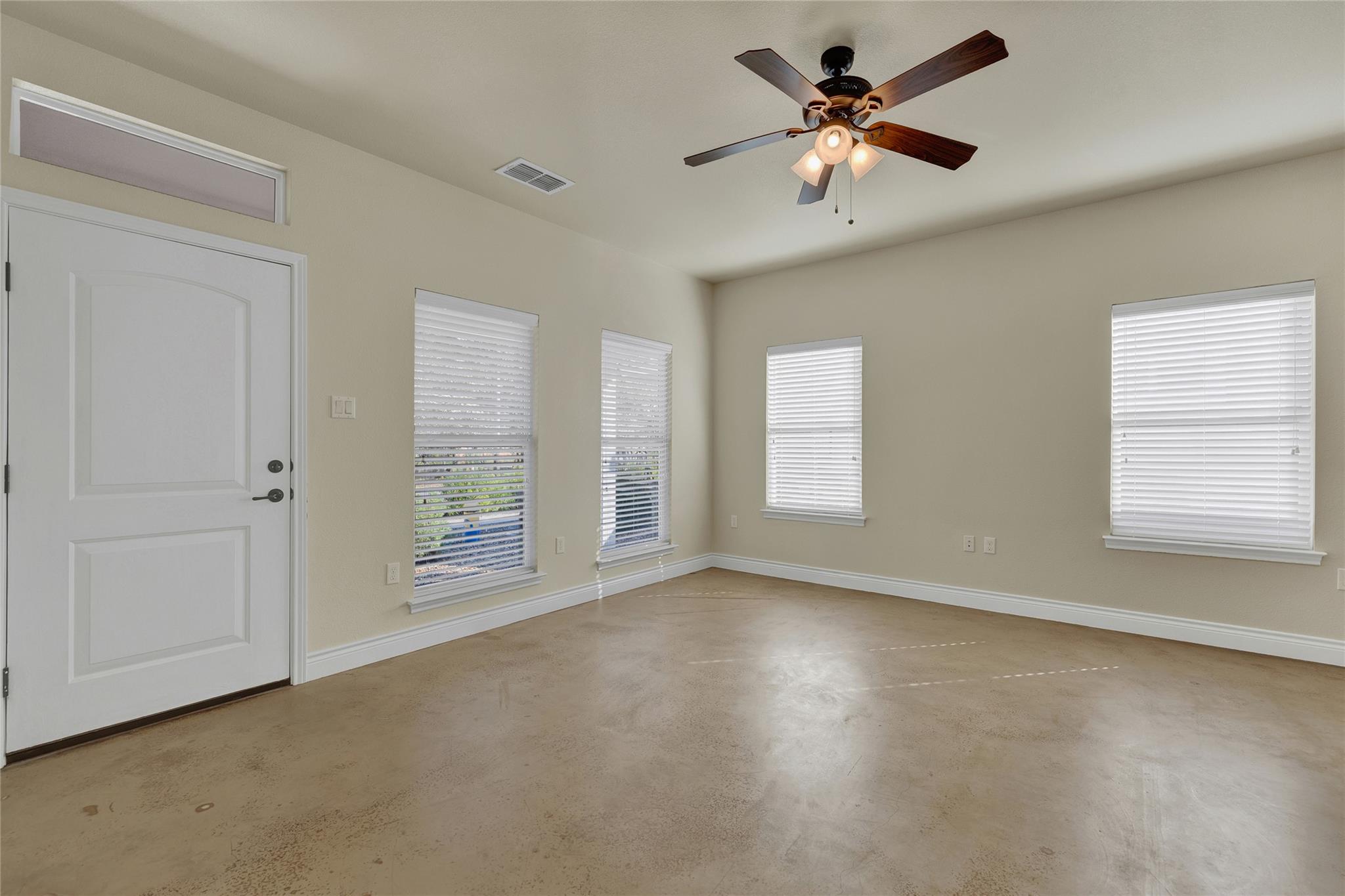 Image 4 of 23 For 1382 Hanz Dr