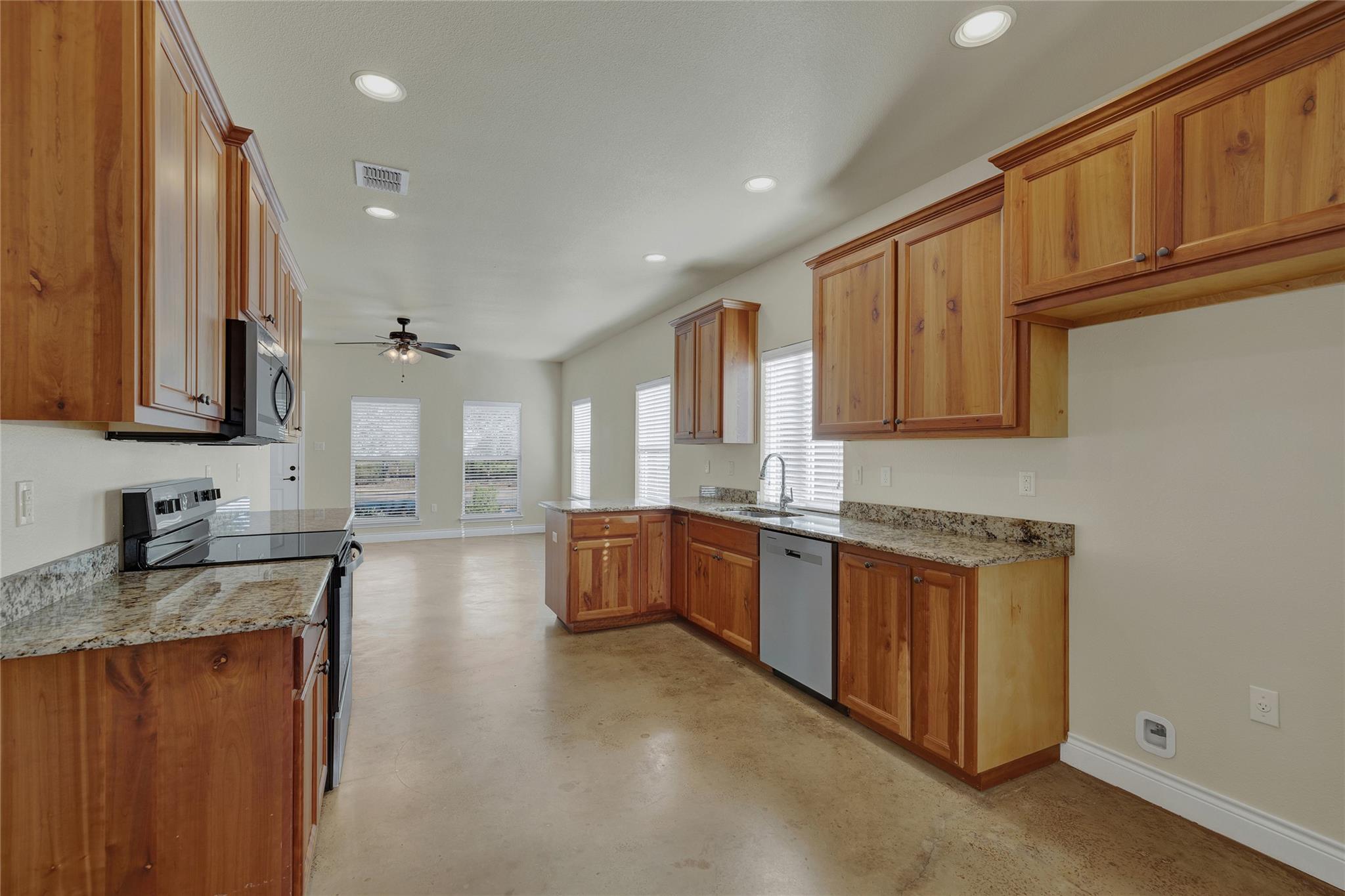 Image 9 of 23 For 1382 Hanz Dr