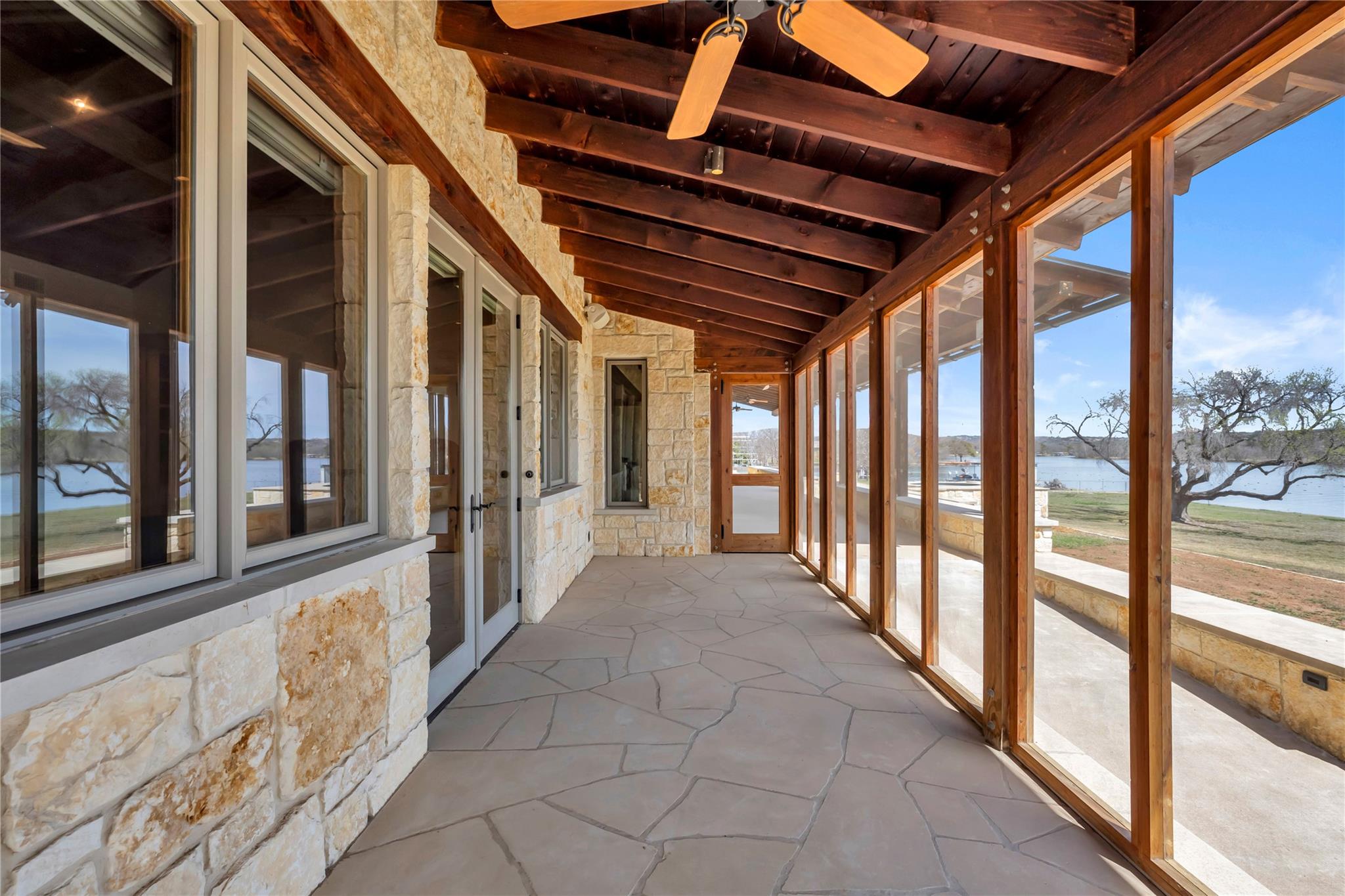 Image 18 of 30 For 118 Mountain View Cir