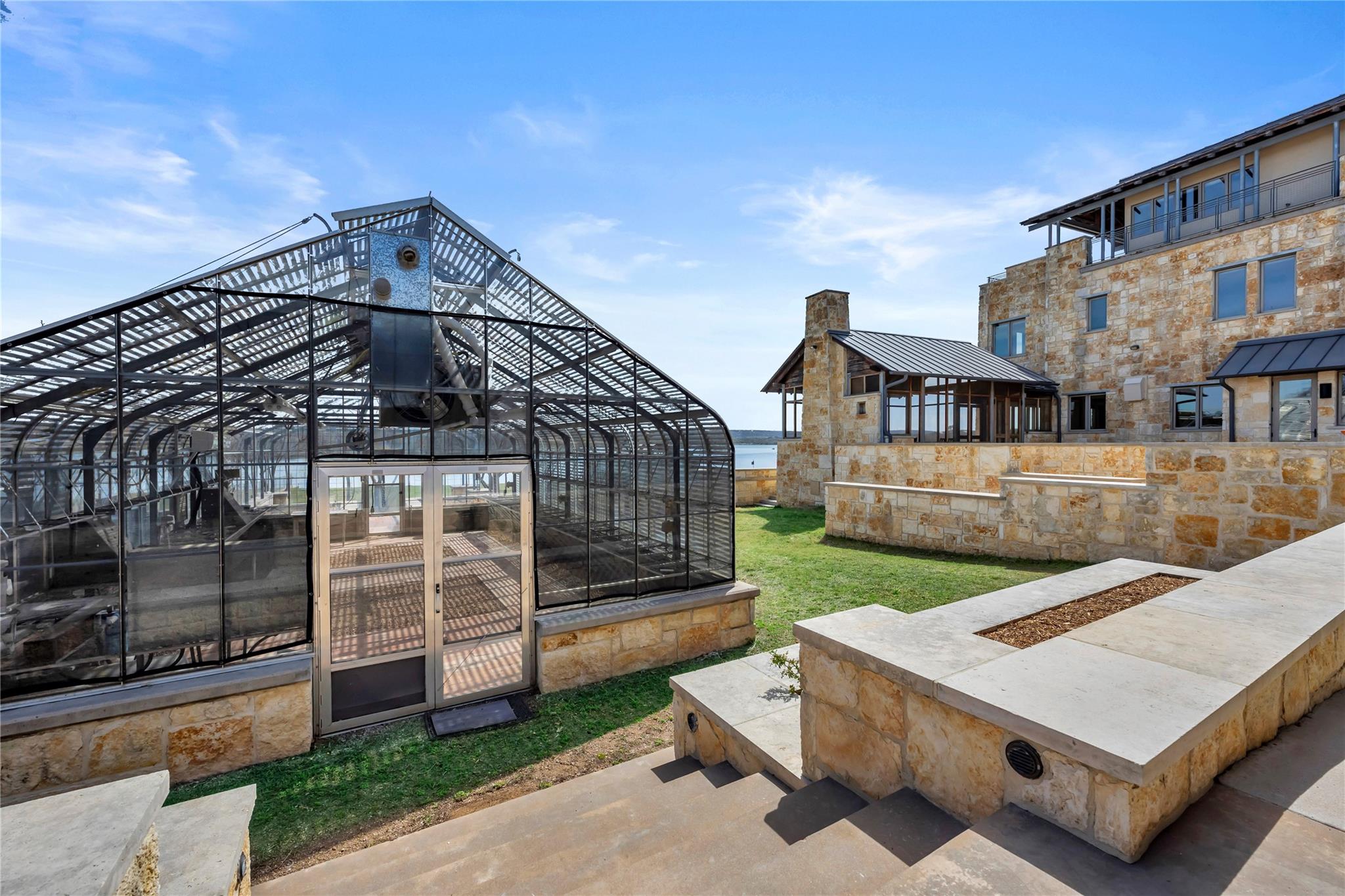 Image 23 of 30 For 118 Mountain View Cir