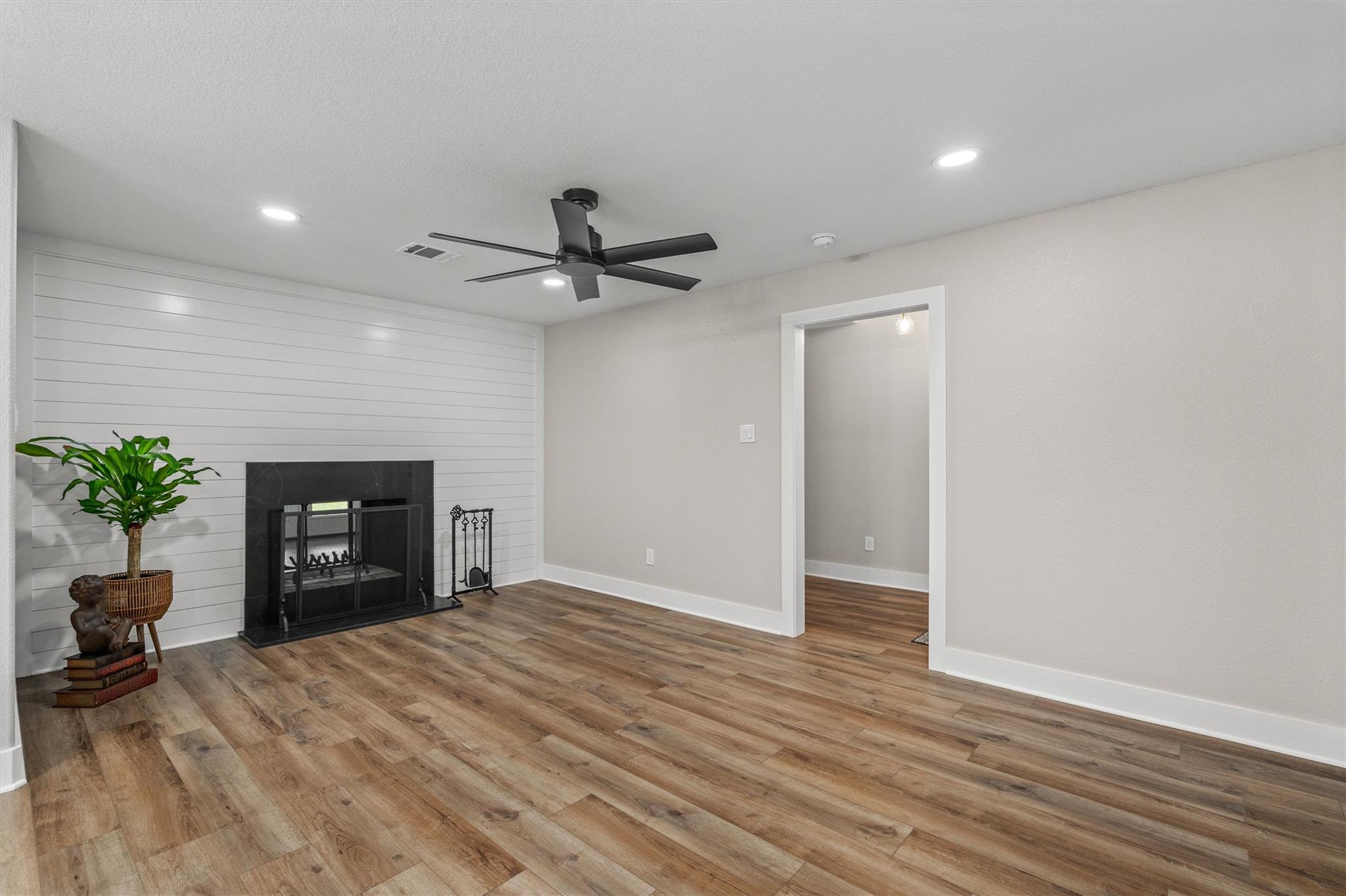 Image 11 of 40 For 1037 Western Hills Rd