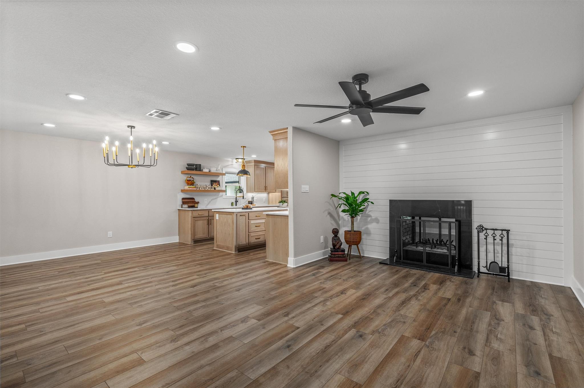 Image 12 of 40 For 1037 Western Hills Rd