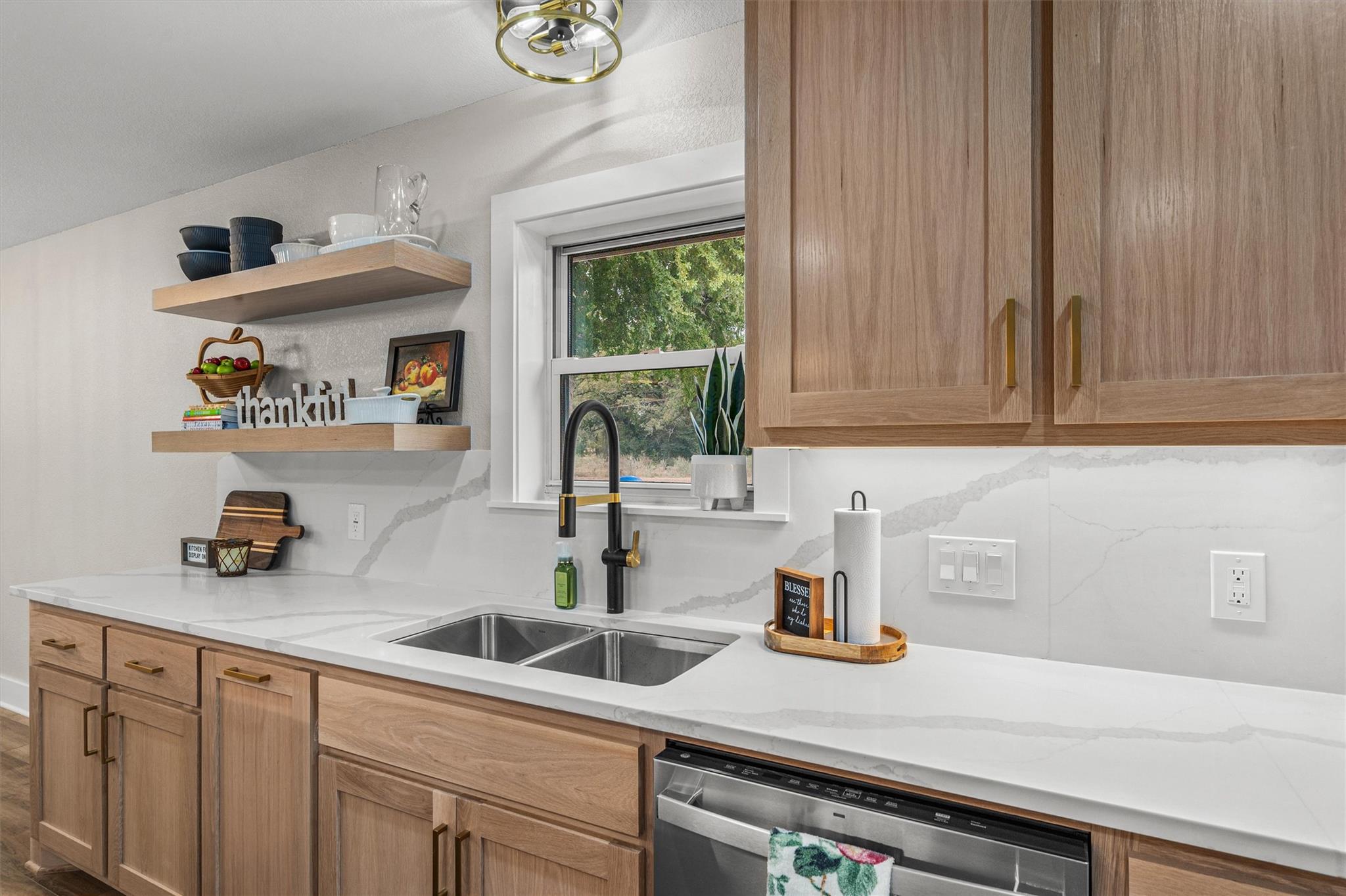 Image 18 of 40 For 1037 Western Hills Rd