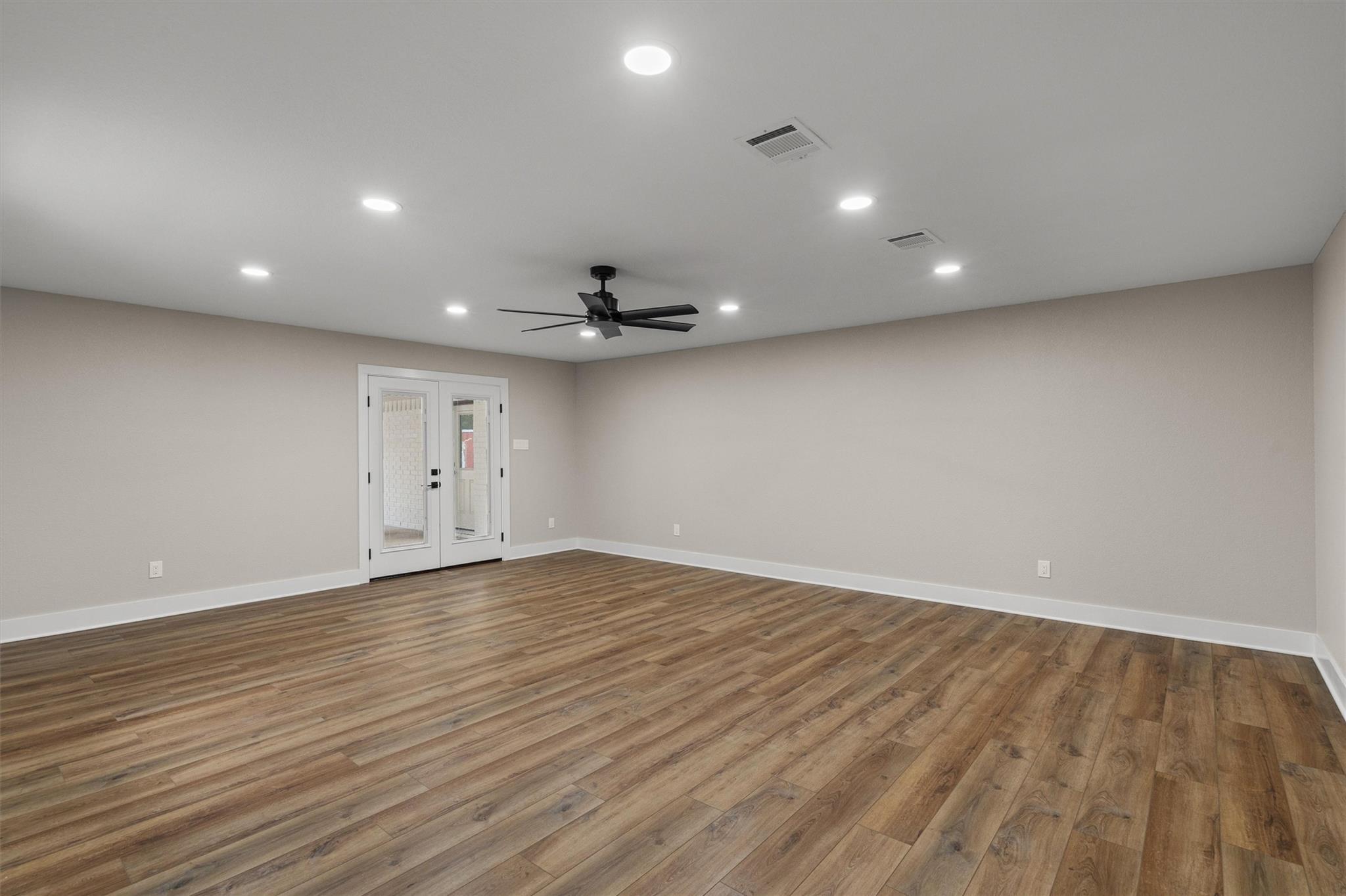 Image 22 of 40 For 1037 Western Hills Rd