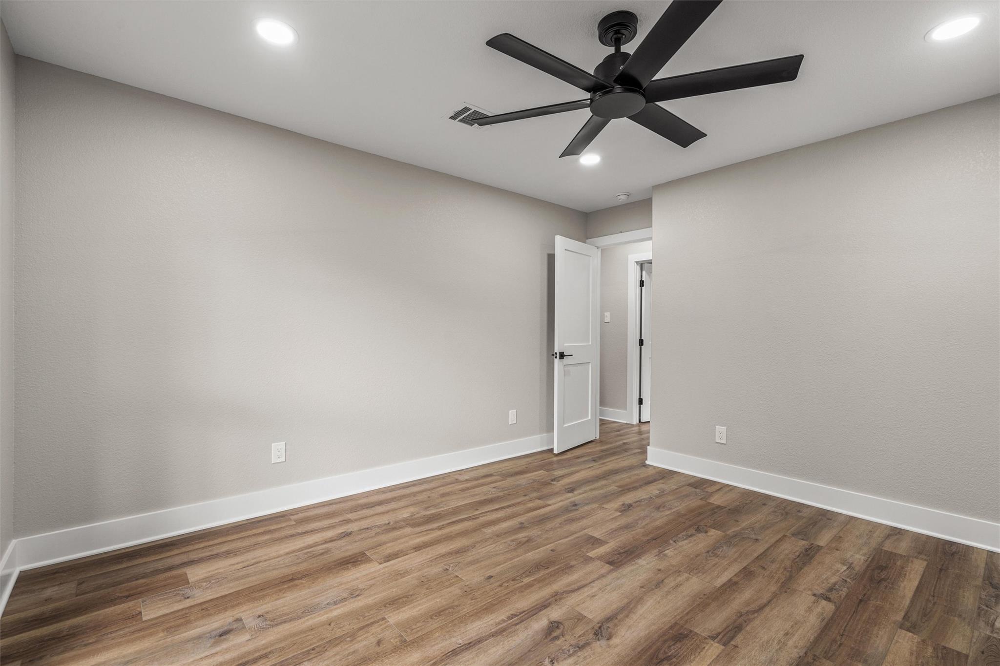 Image 27 of 40 For 1037 Western Hills Rd