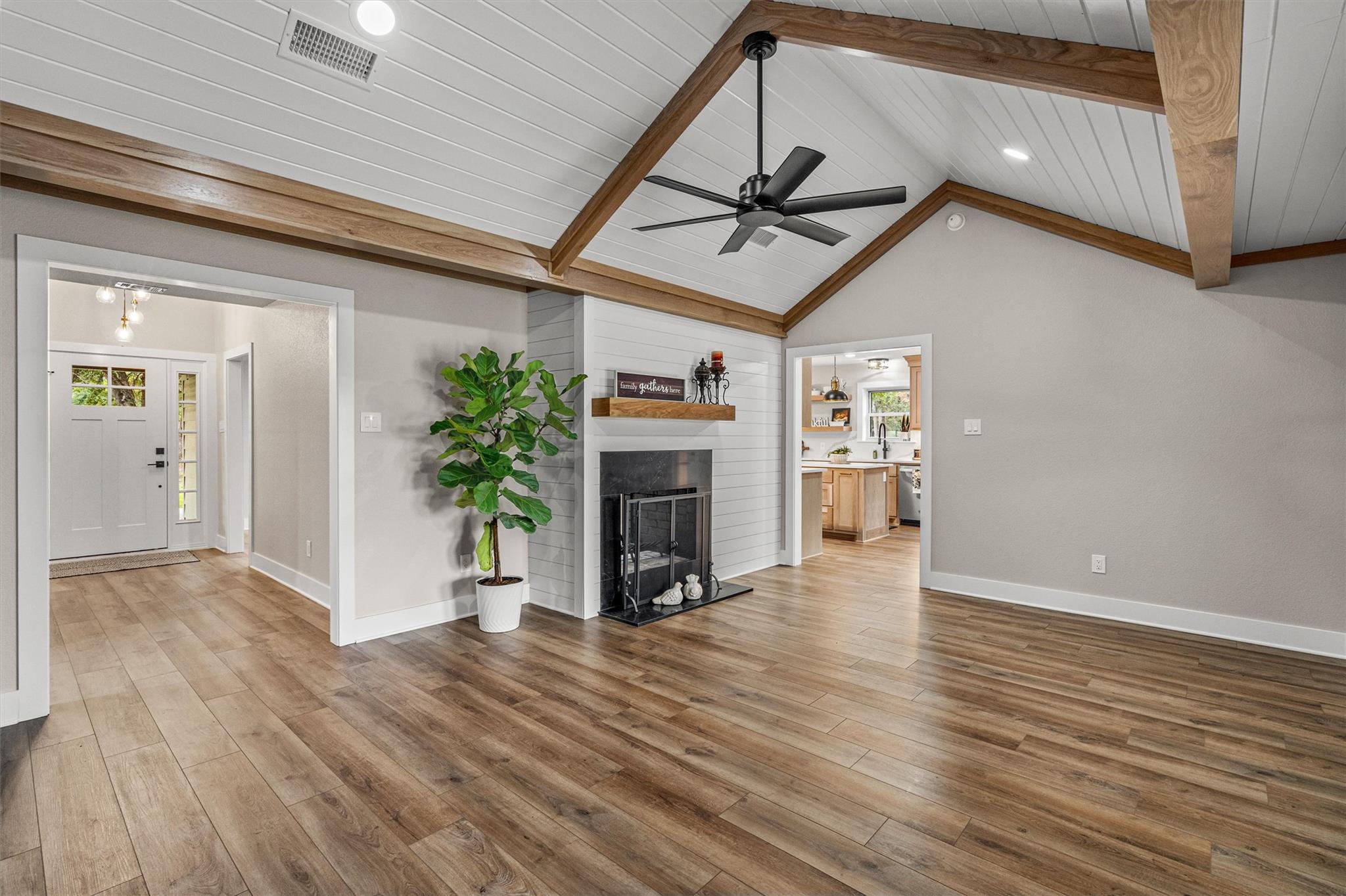 Image 7 of 40 For 1037 Western Hills Rd