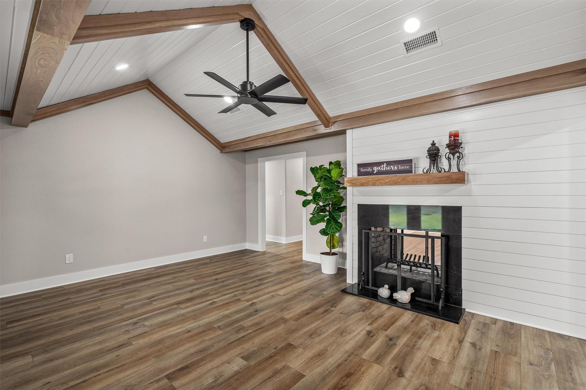 Image 8 of 40 For 1037 Western Hills Rd