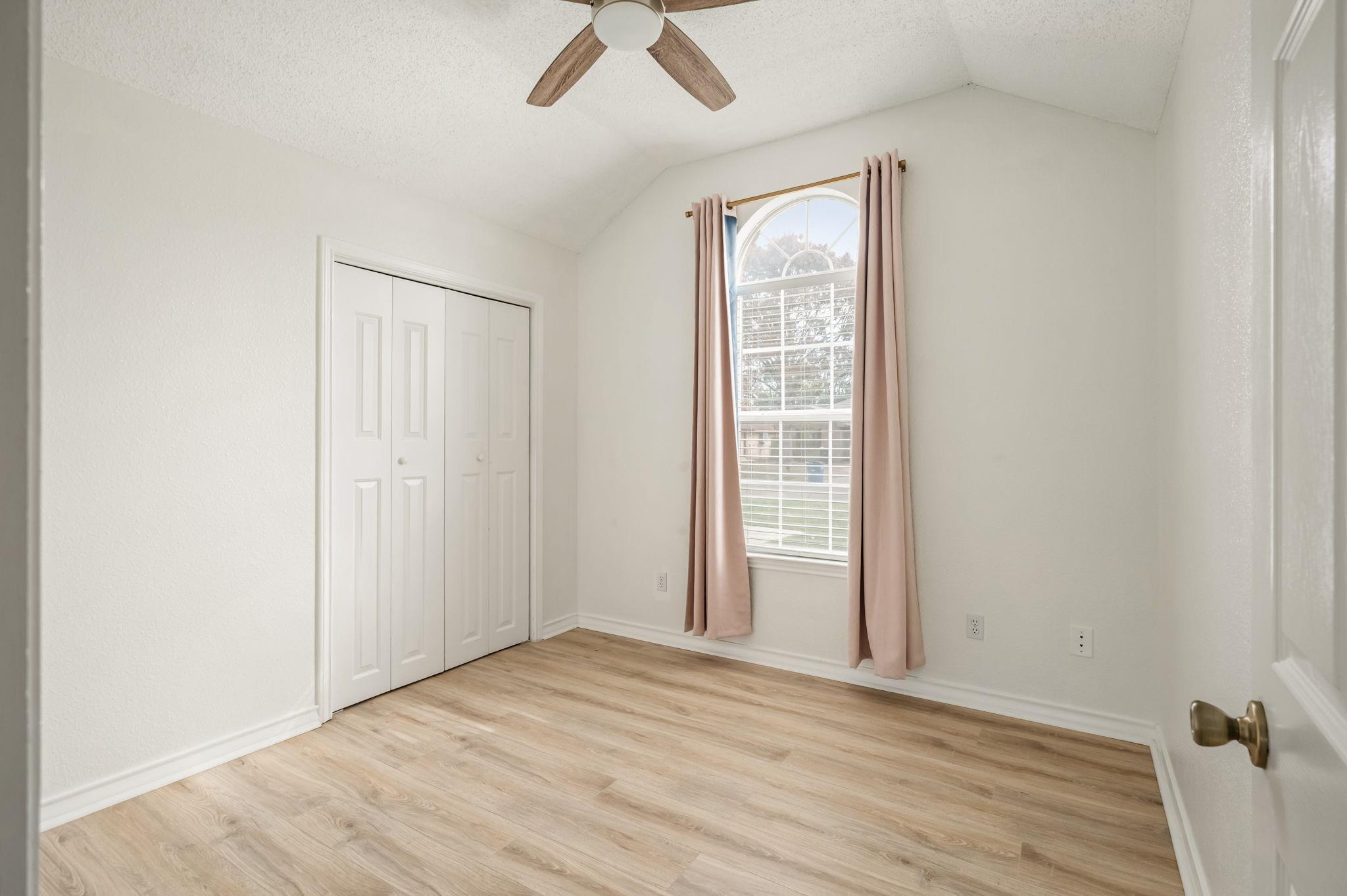 Image 27 of 34 For 1319 Summerwood Dr