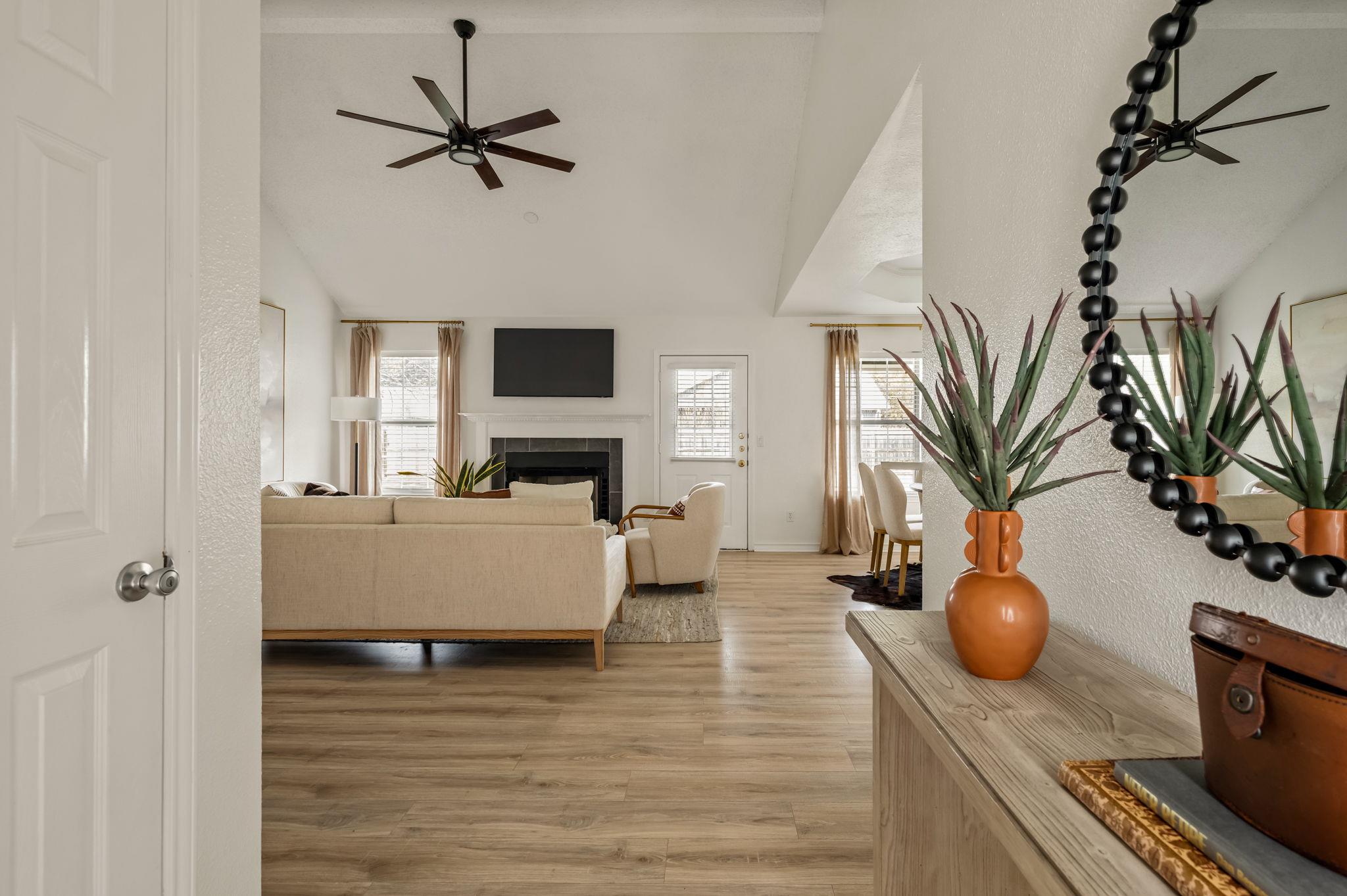 Image 3 of 34 For 1319 Summerwood Dr