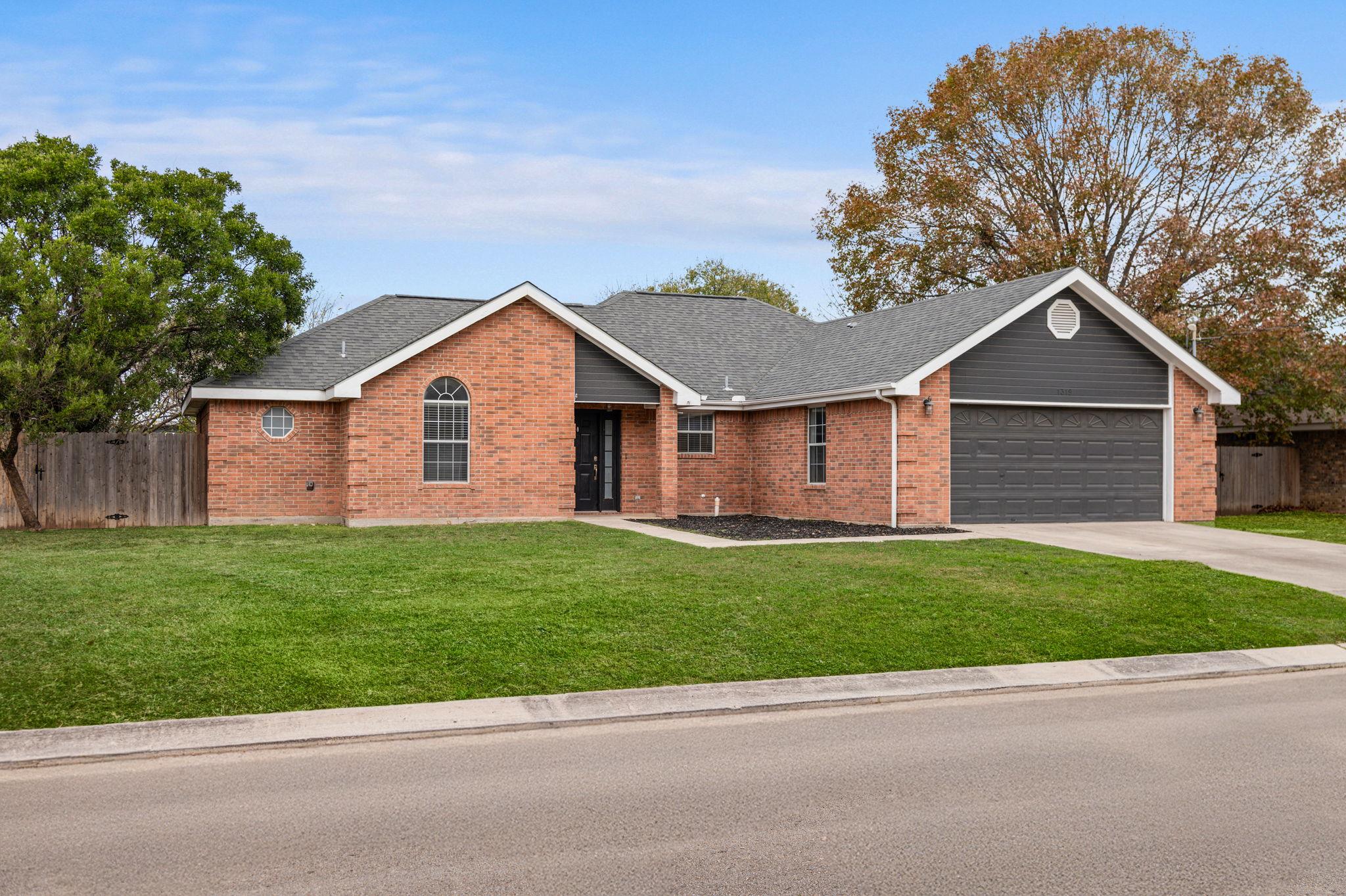 Image 33 of 34 For 1319 Summerwood Dr