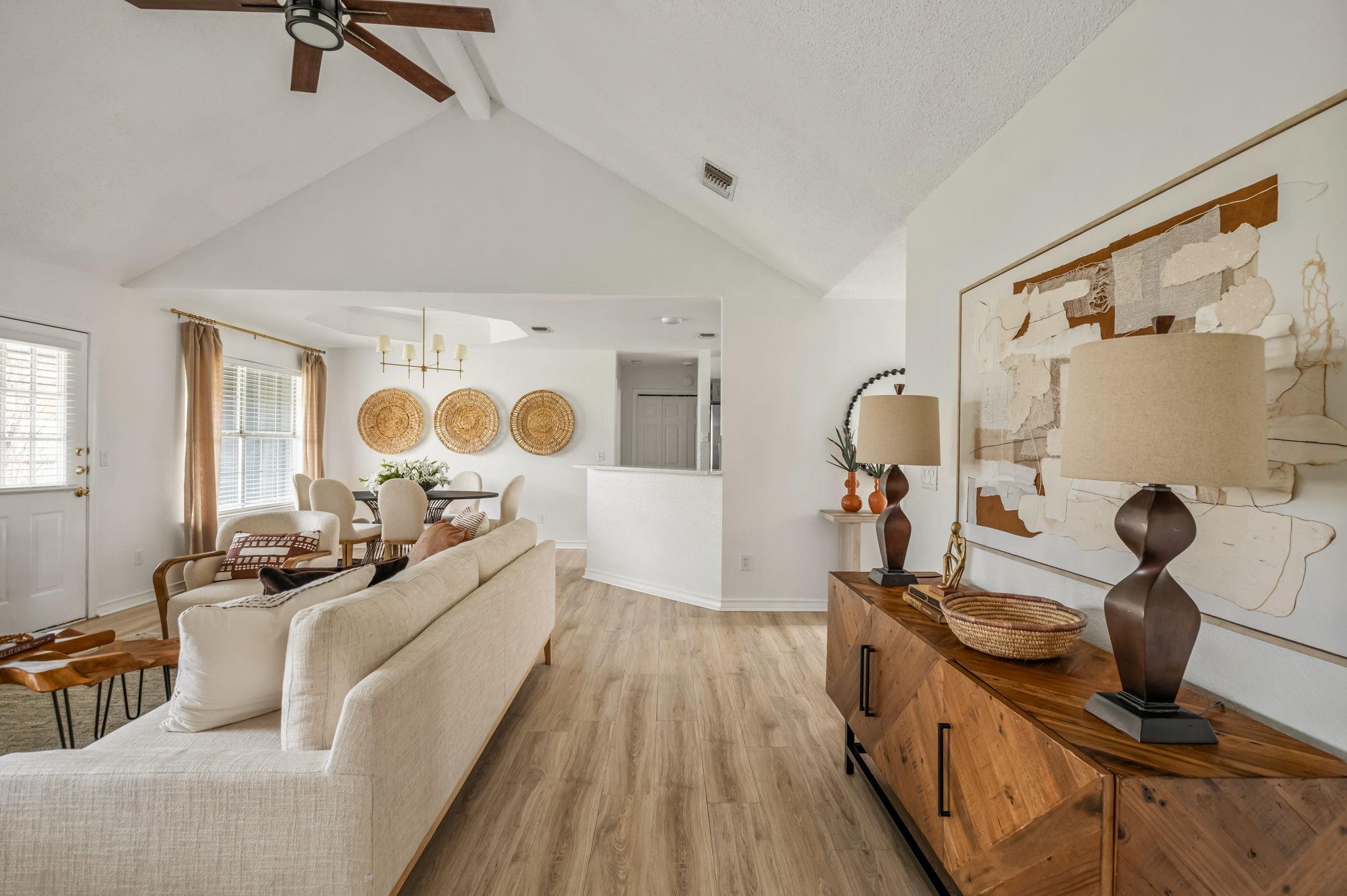 Image 4 of 34 For 1319 Summerwood Dr