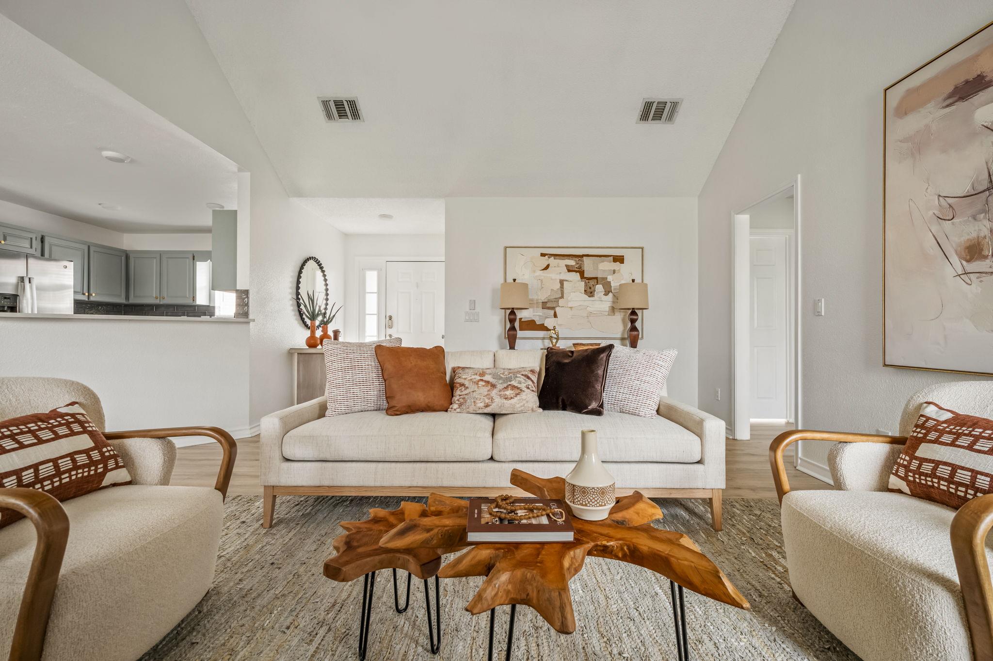 Image 5 of 34 For 1319 Summerwood Dr