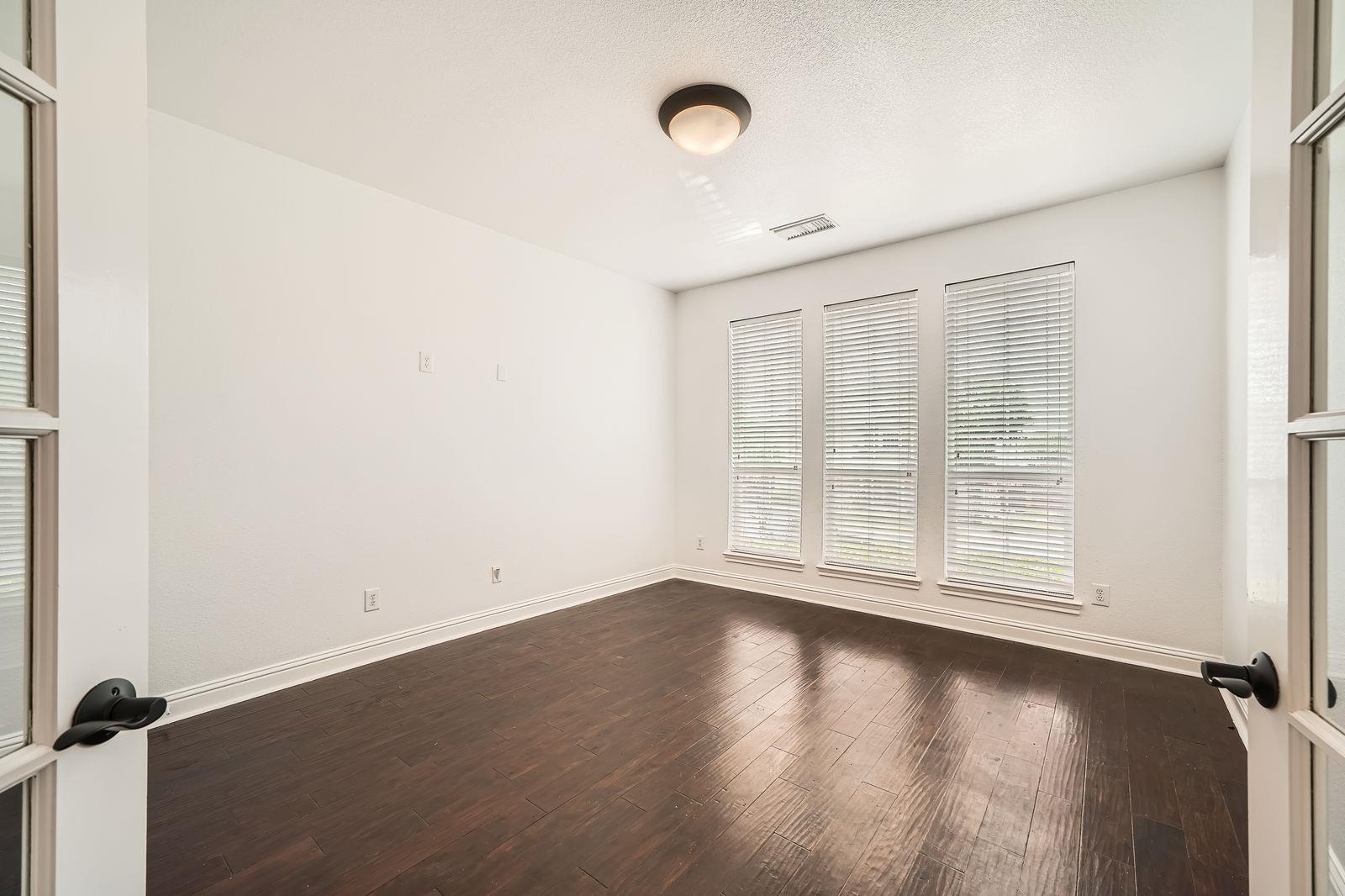 Image 18 of 29 For 9812 Whitley Bay Dr