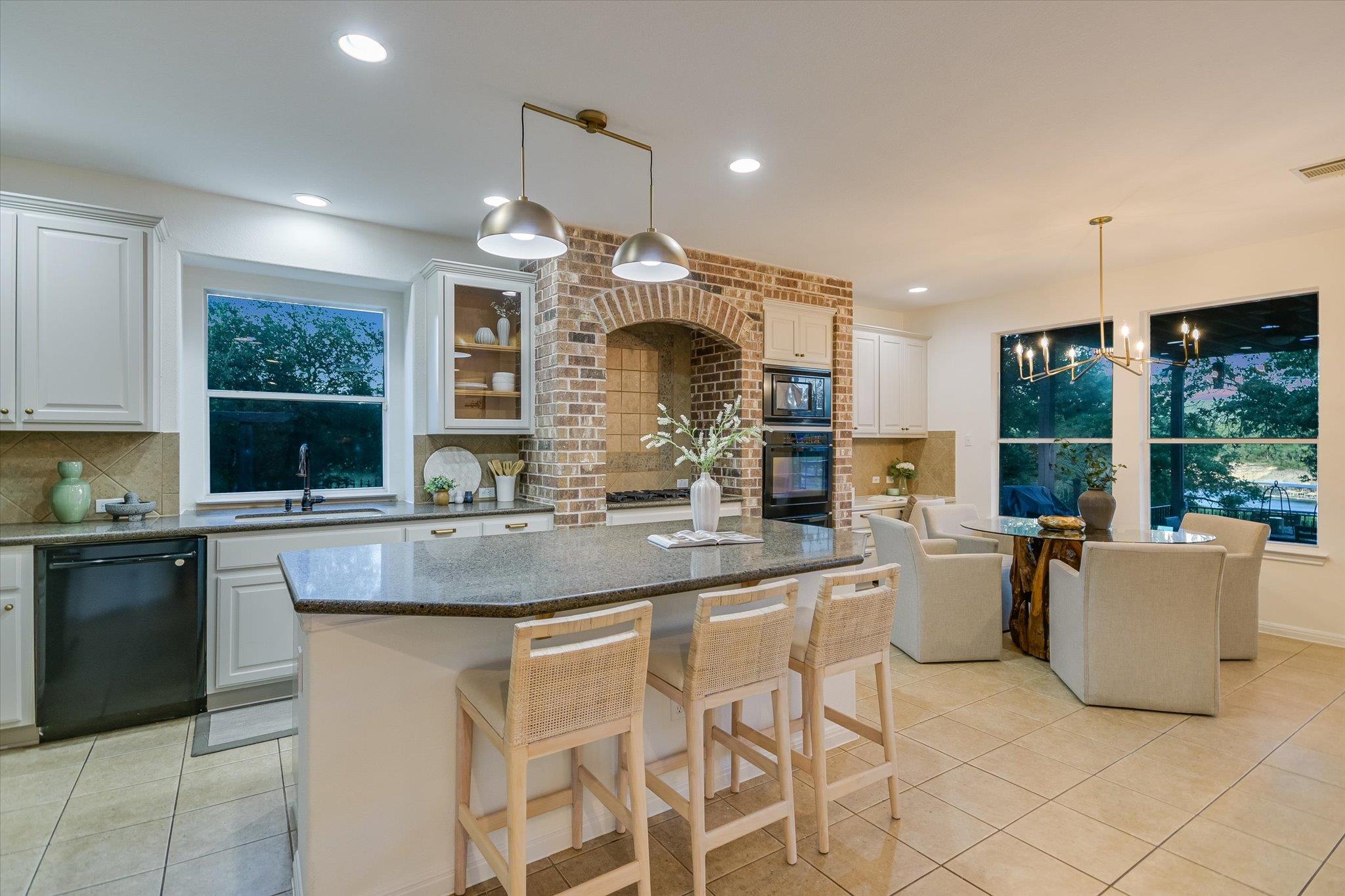 Image 10 of 39 For 17120 Northlake Hills Dr