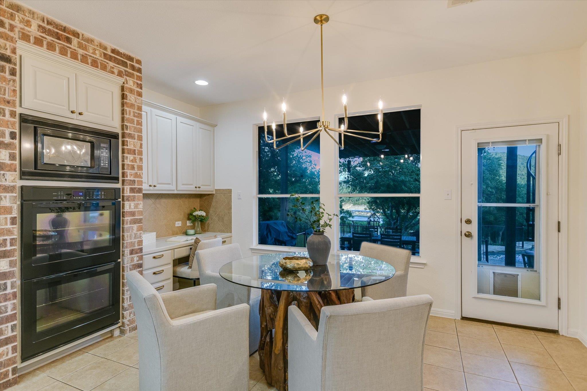 Image 11 of 39 For 17120 Northlake Hills Dr