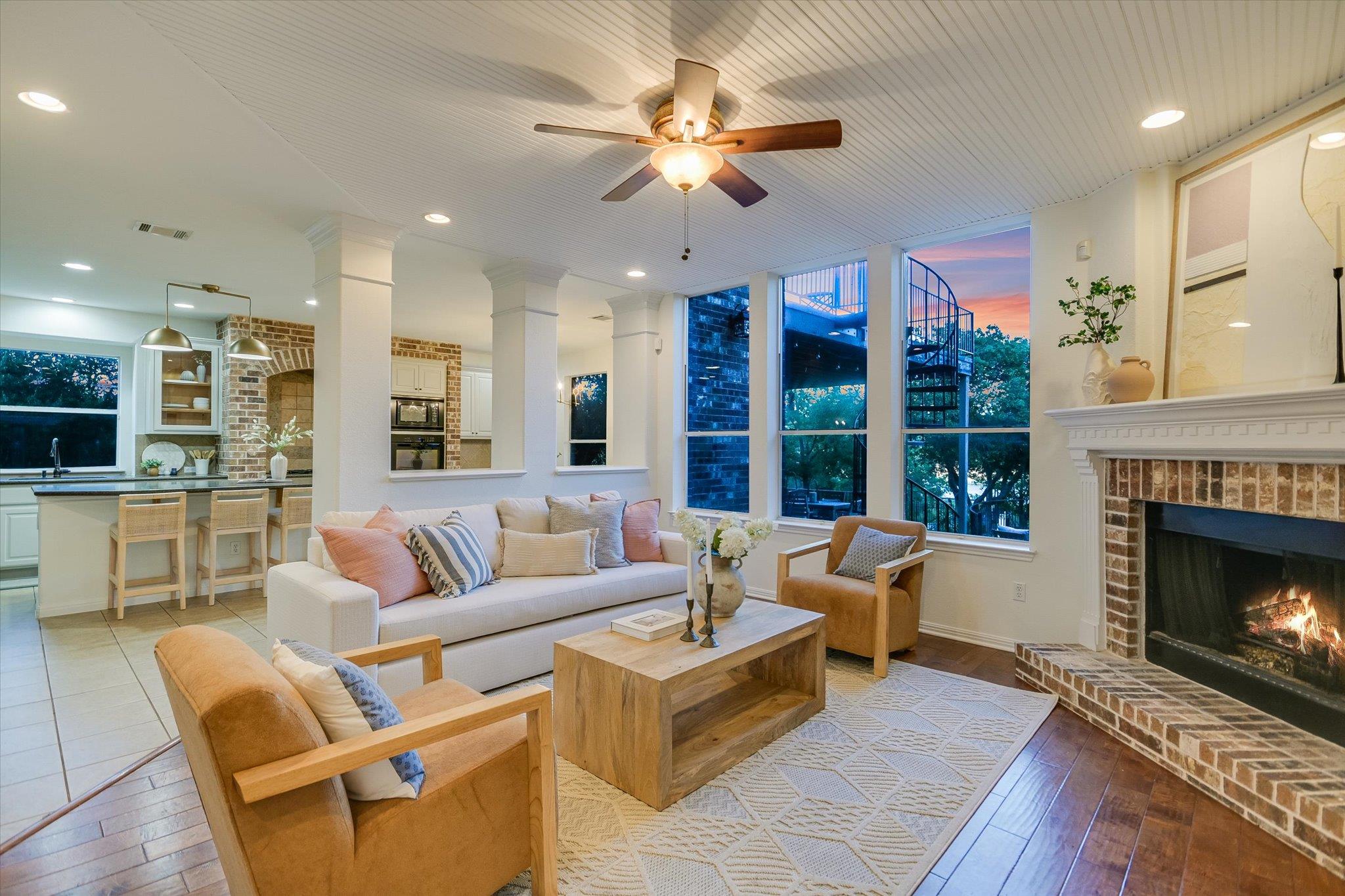 Image 12 of 39 For 17120 Northlake Hills Dr