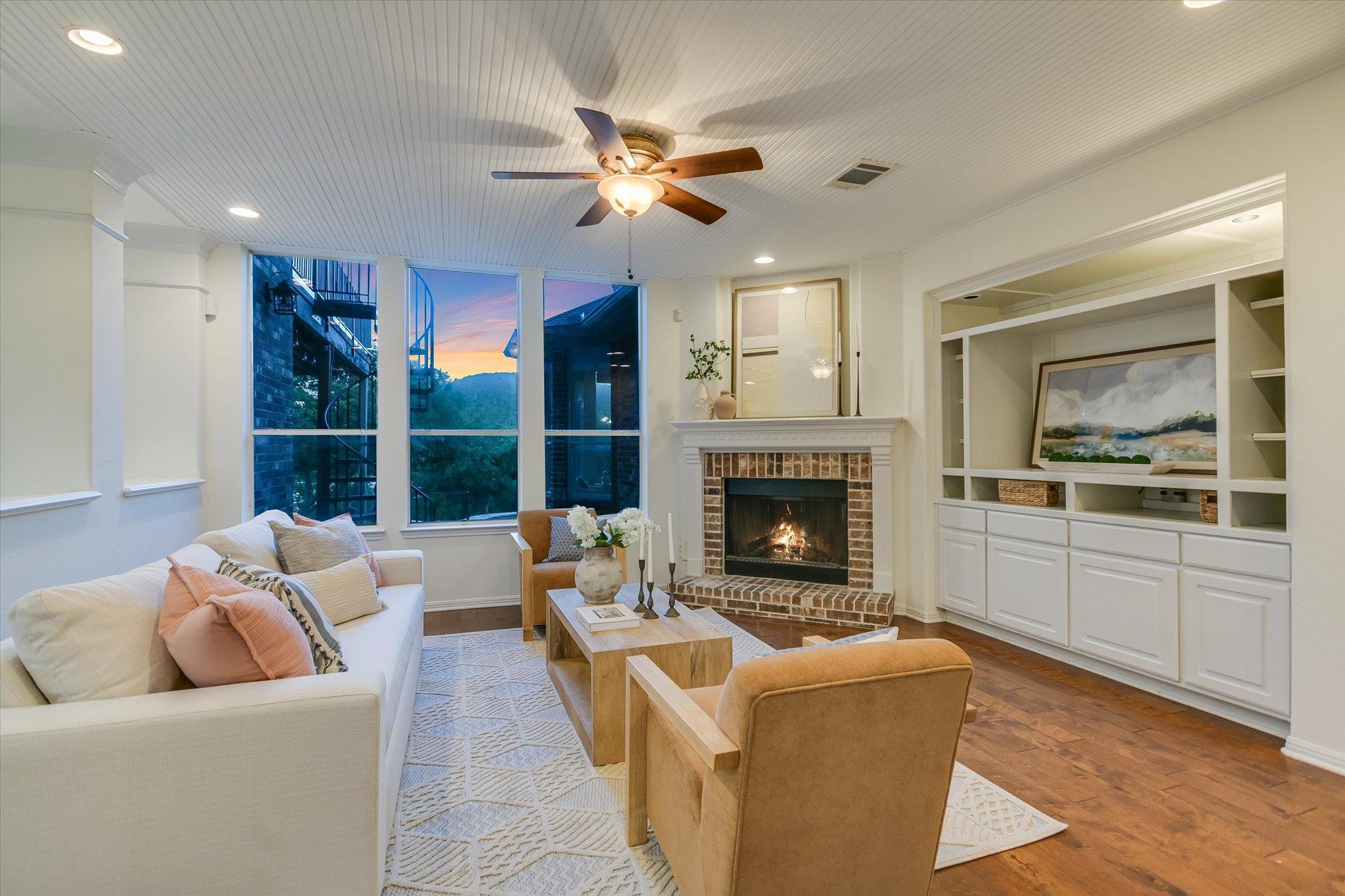 Image 13 of 39 For 17120 Northlake Hills Dr