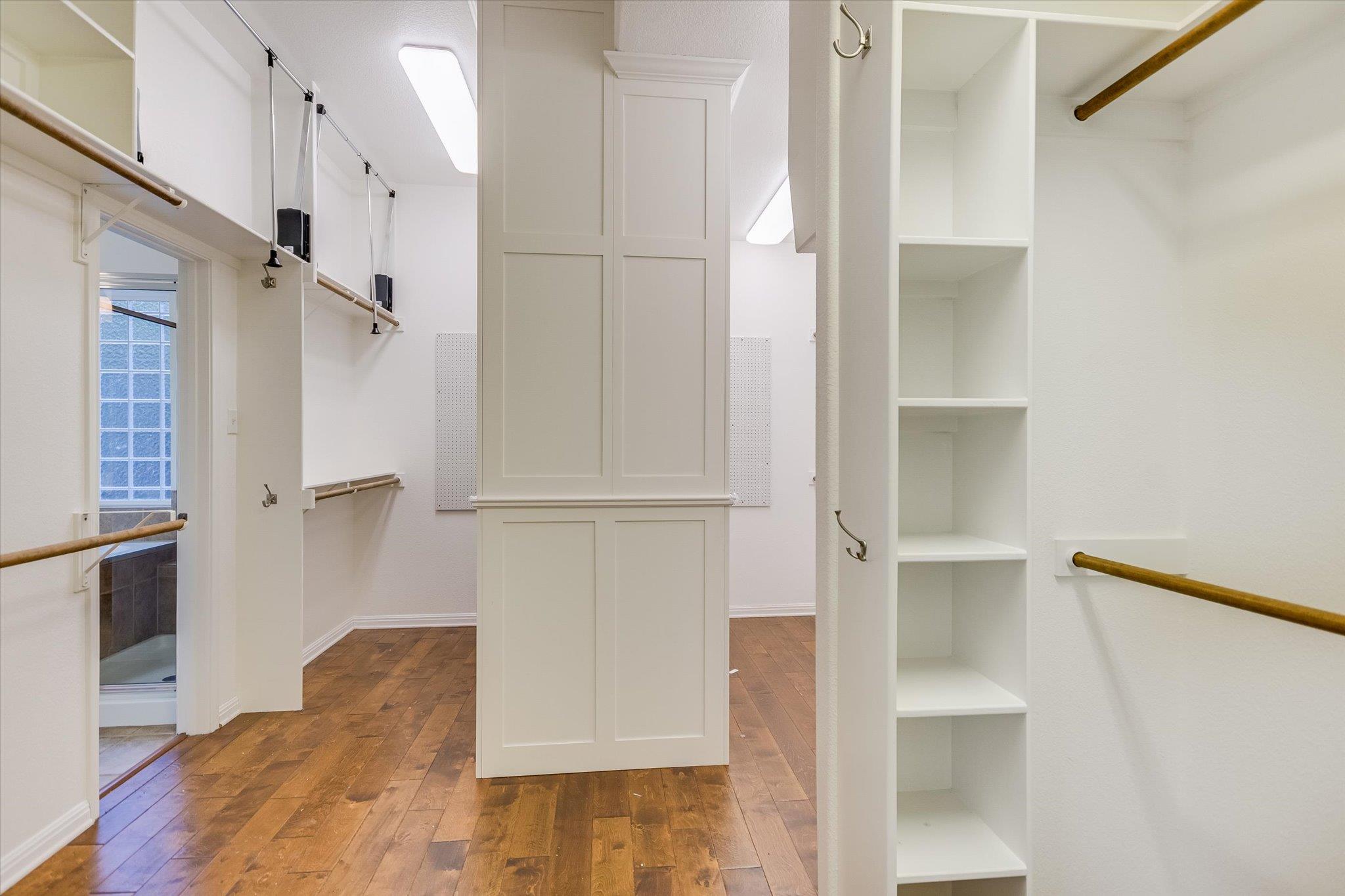 Image 15 of 39 For 17120 Northlake Hills Dr