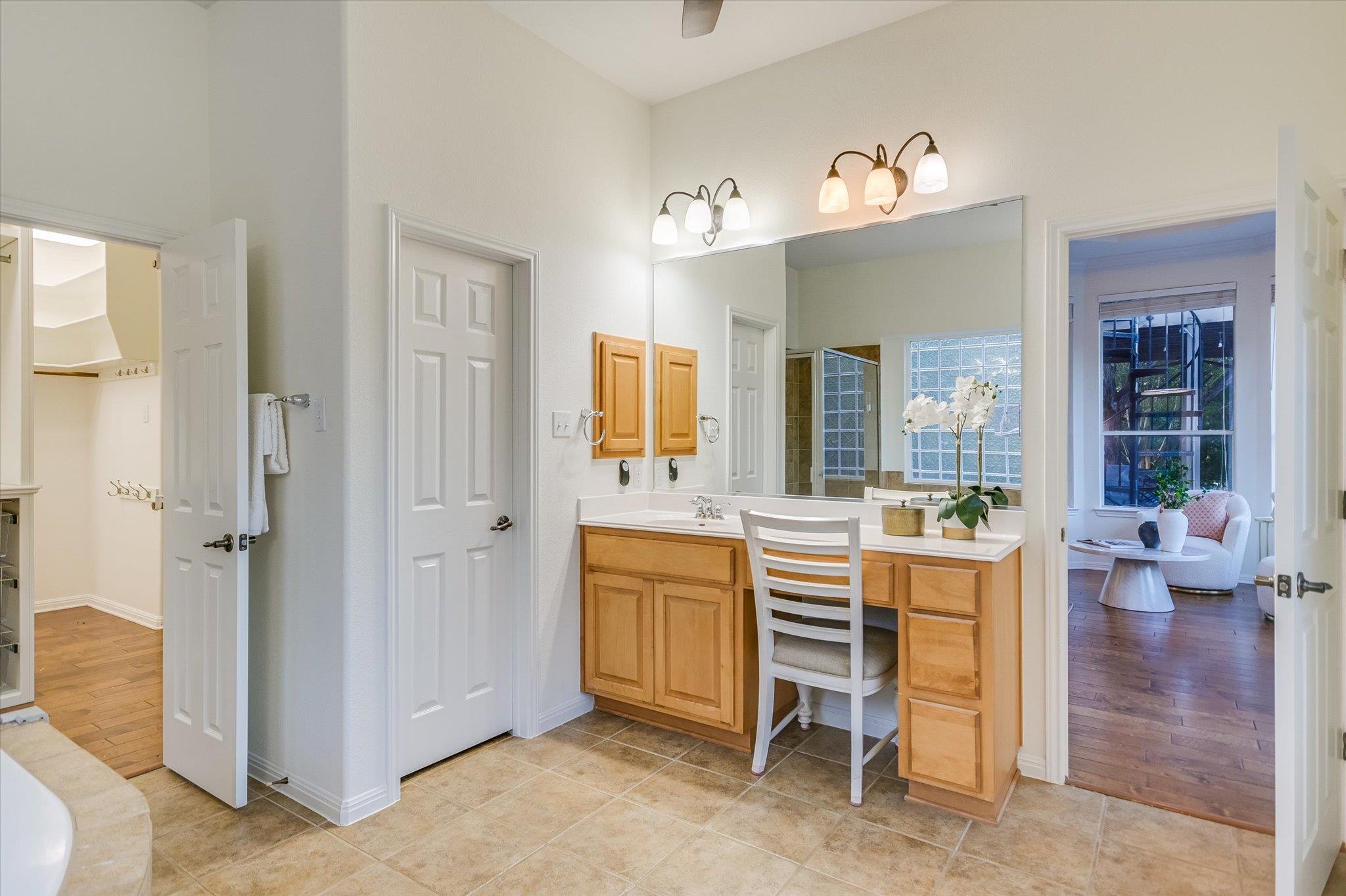 Image 17 of 39 For 17120 Northlake Hills Dr