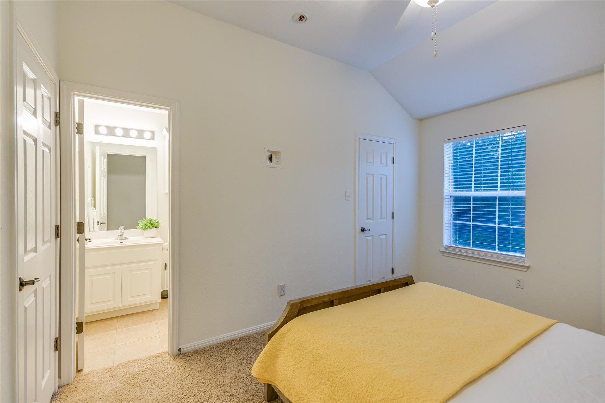 Image 23 of 39 For 17120 Northlake Hills Dr