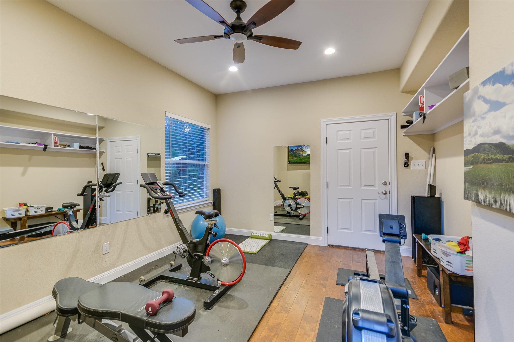 Image 24 of 39 For 17120 Northlake Hills Dr