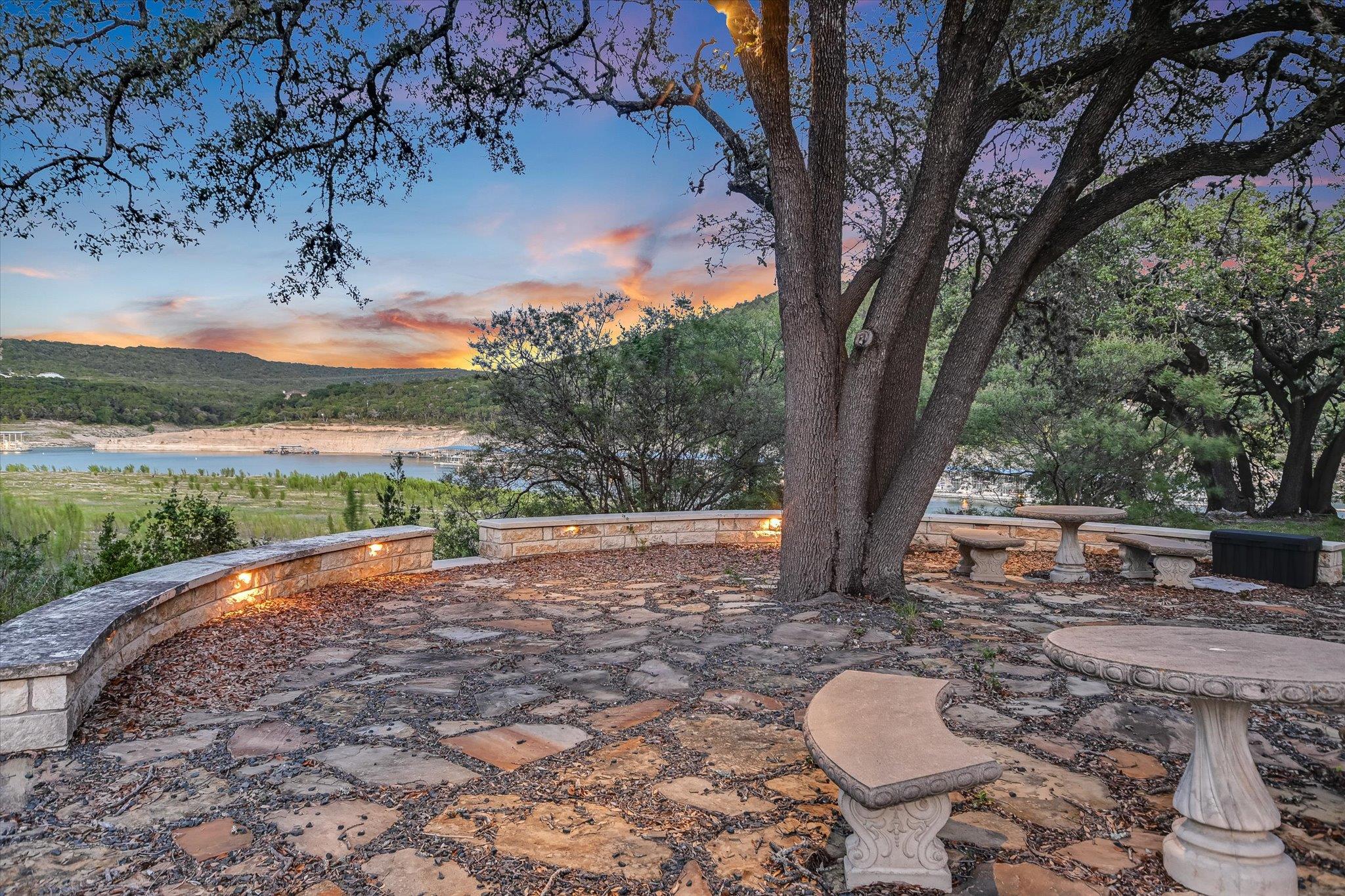 Image 3 of 39 For 17120 Northlake Hills Dr