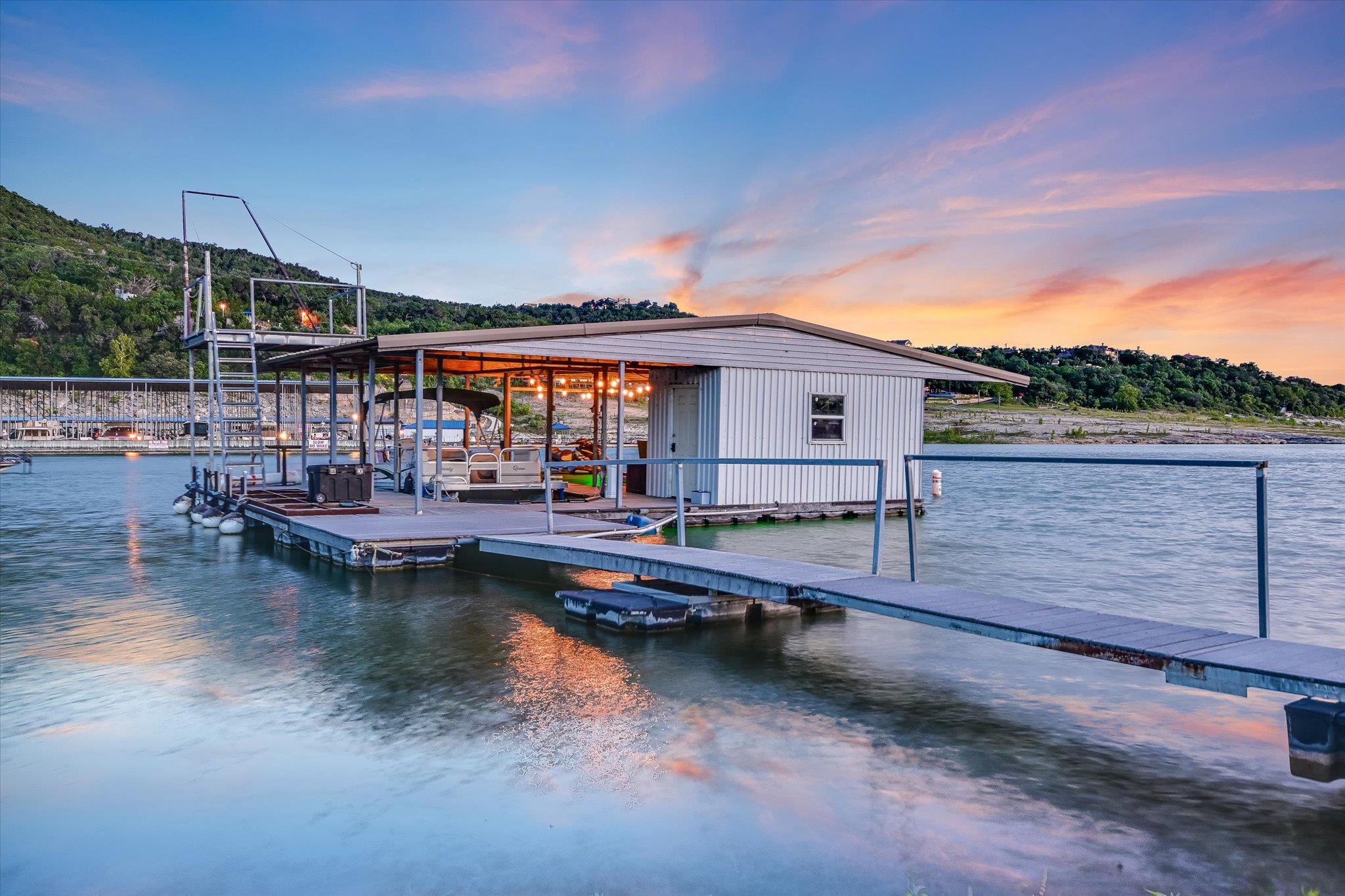 Image 4 of 39 For 17120 Northlake Hills Dr