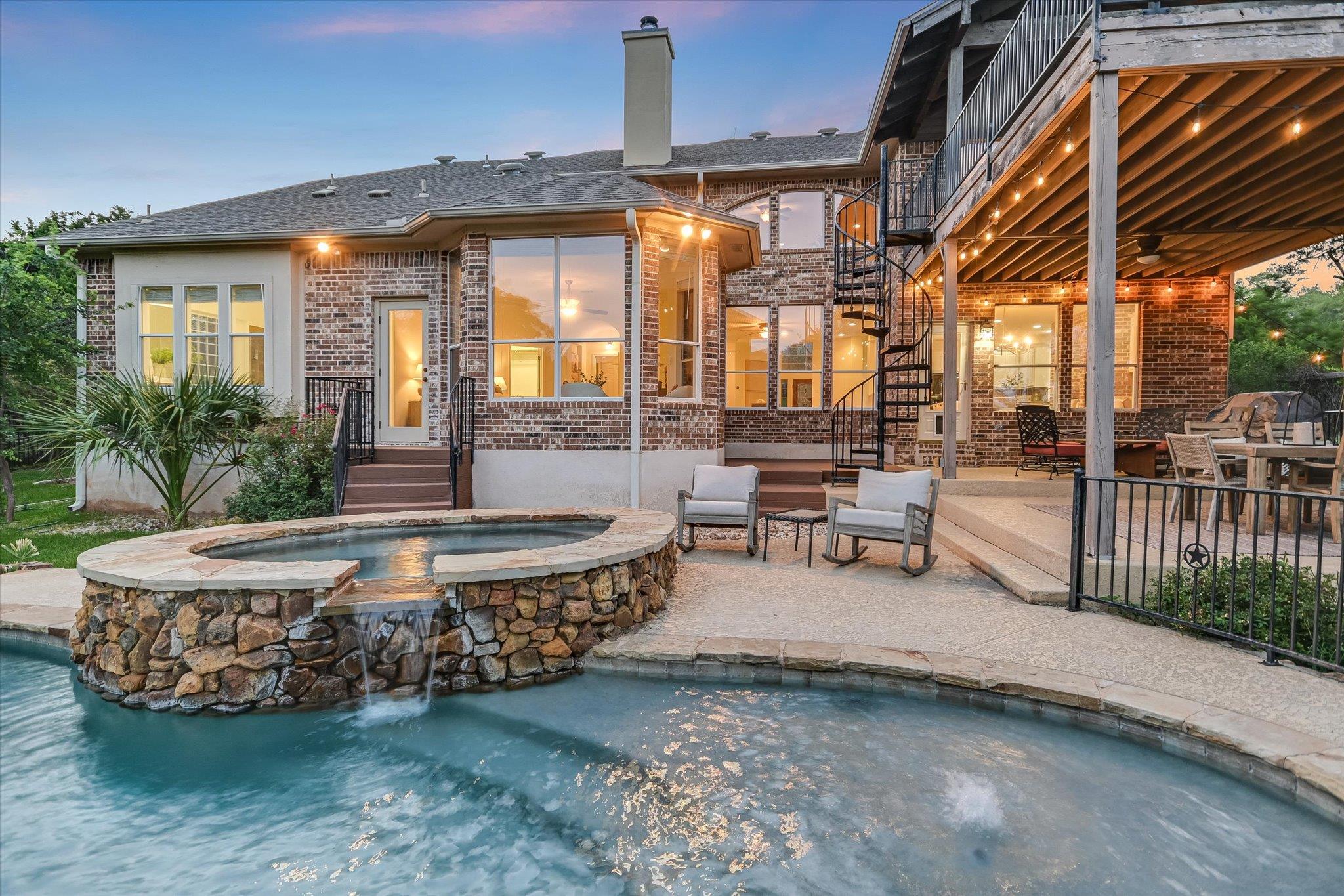 Image 5 of 39 For 17120 Northlake Hills Dr