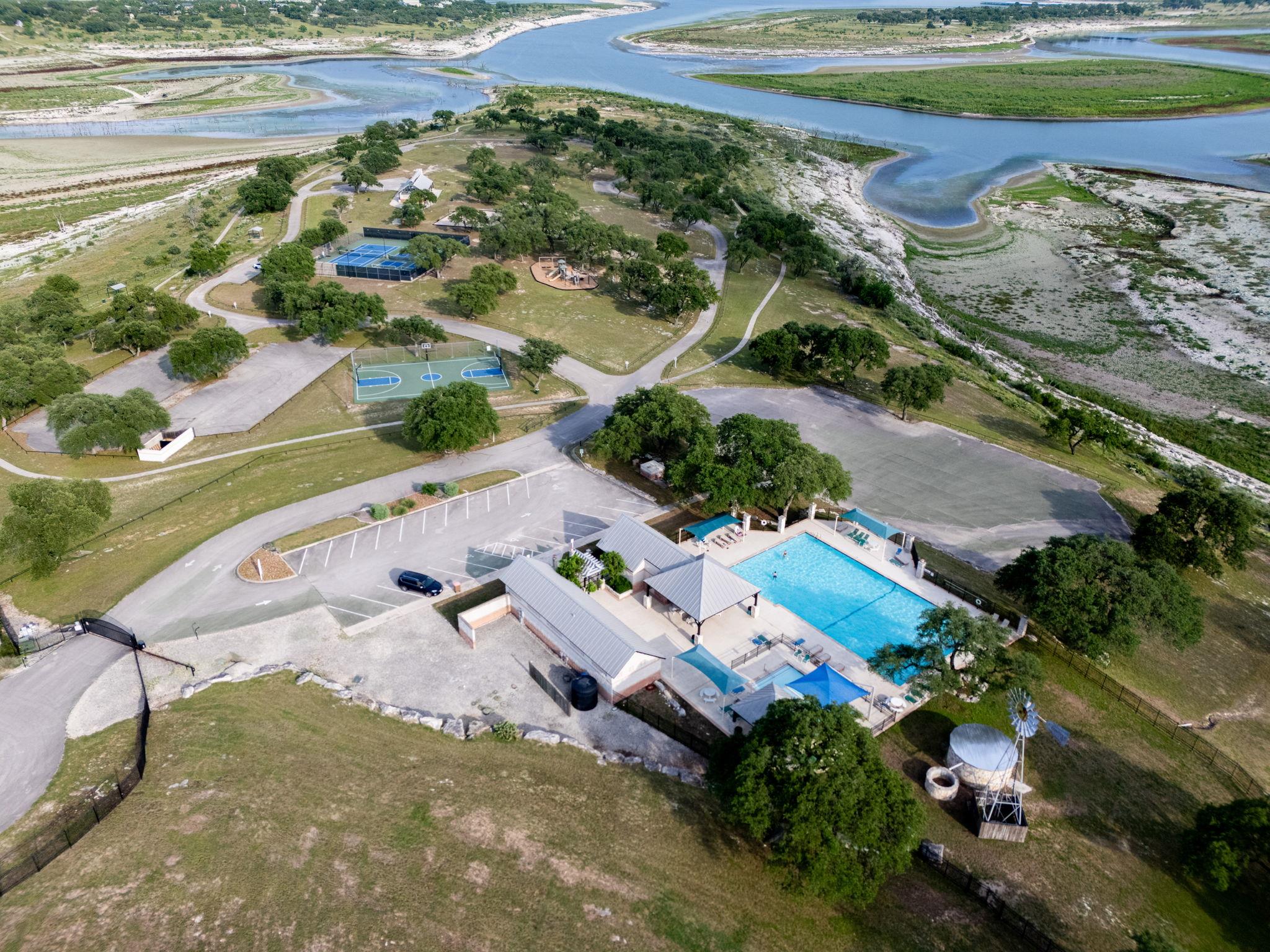 Image 35 of 40 For 346 Blackbird Dr