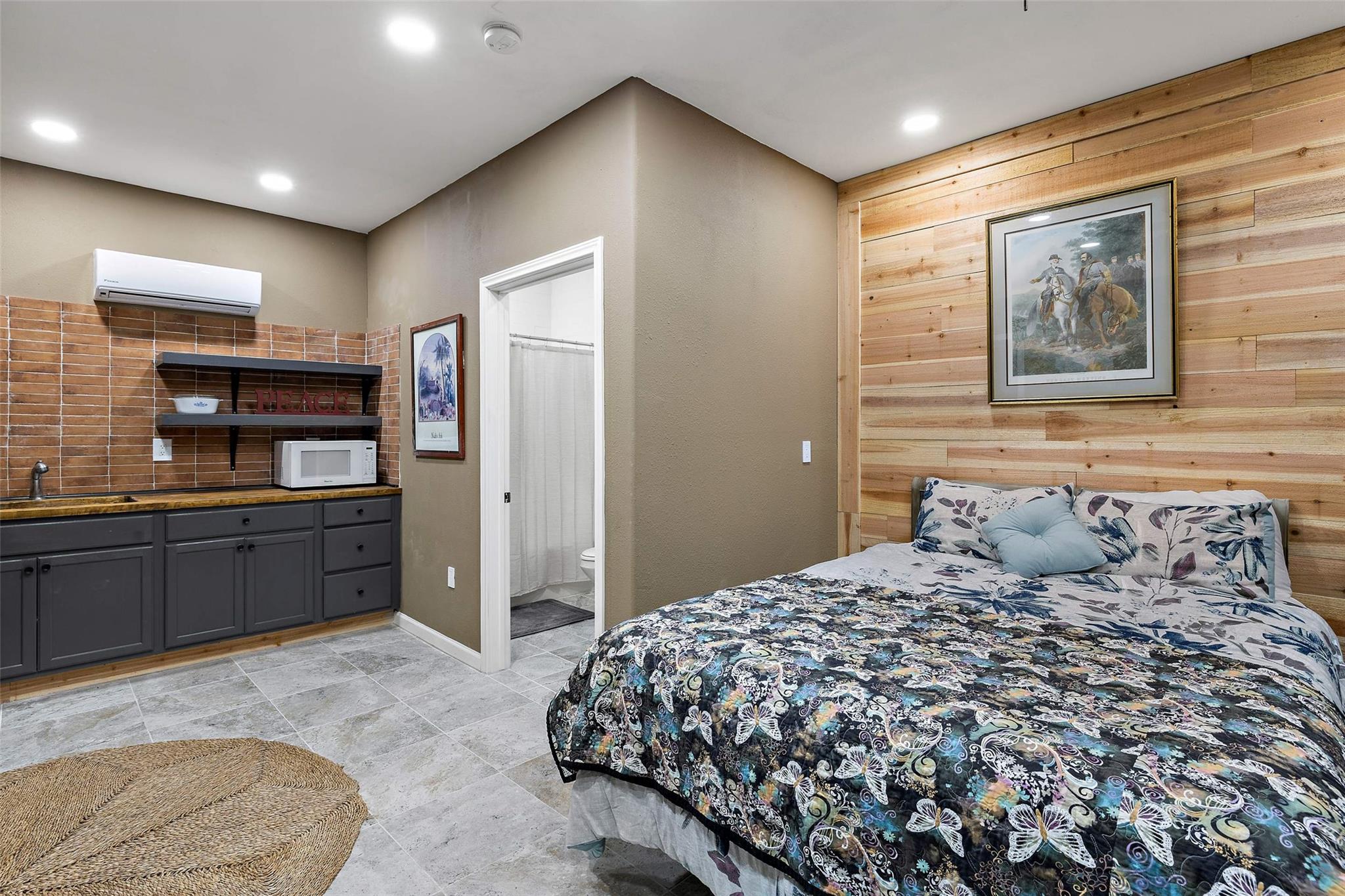 Image 19 of 31 For 2124 Crabapple Rd