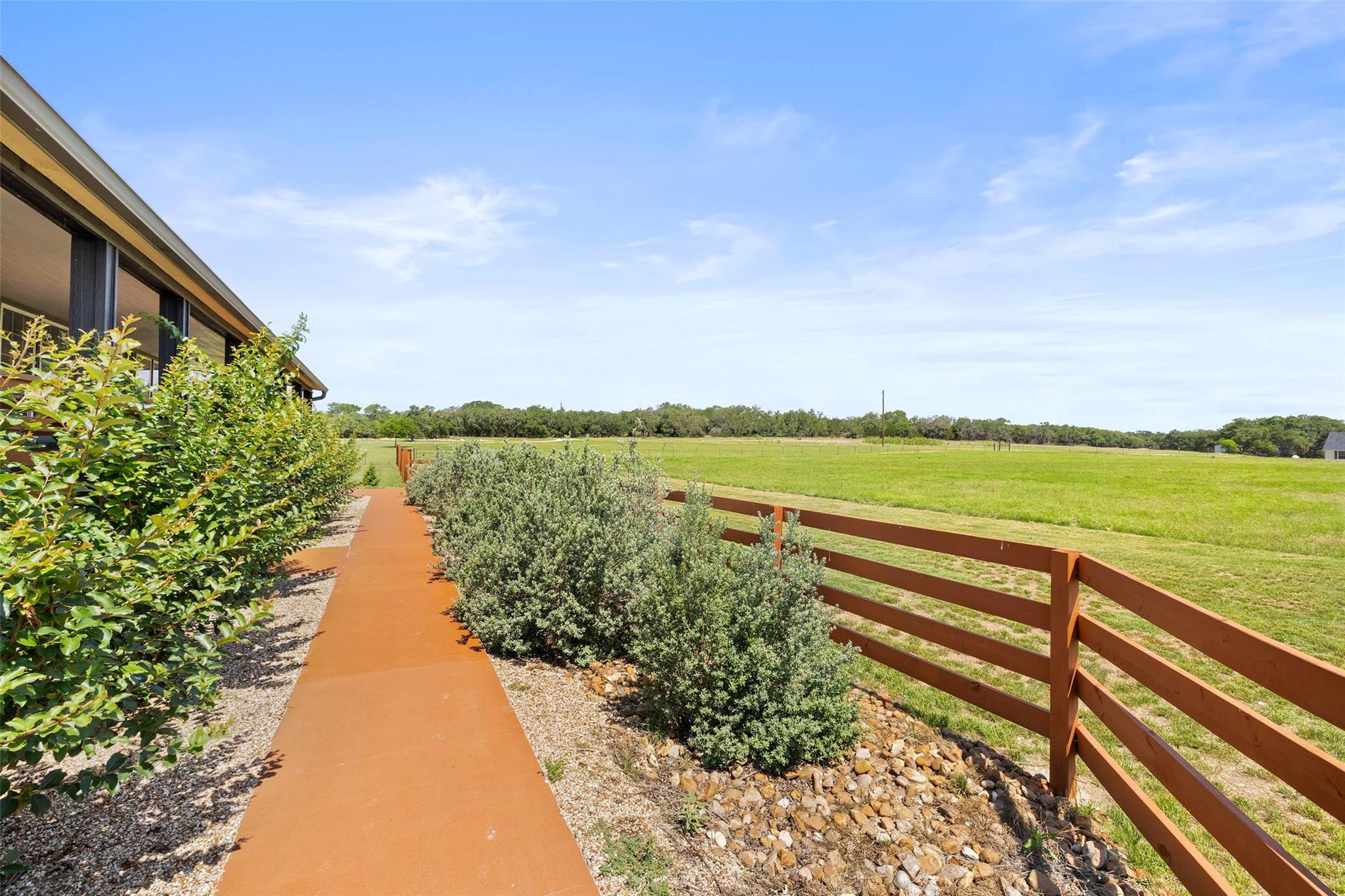 Image 3 of 31 For 2124 Crabapple Rd