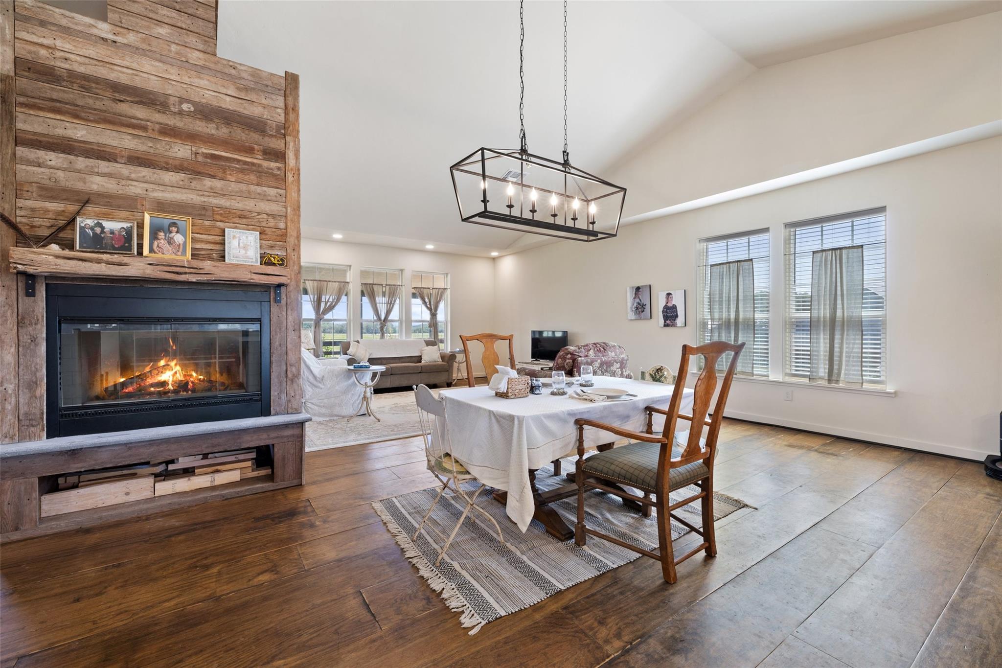 Image 8 of 31 For 2124 Crabapple Rd