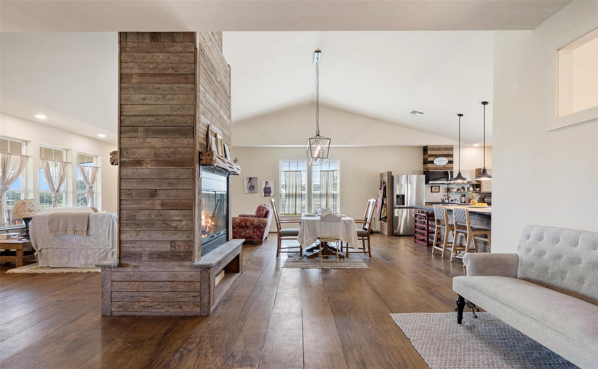 Image 9 of 31 For 2124 Crabapple Rd