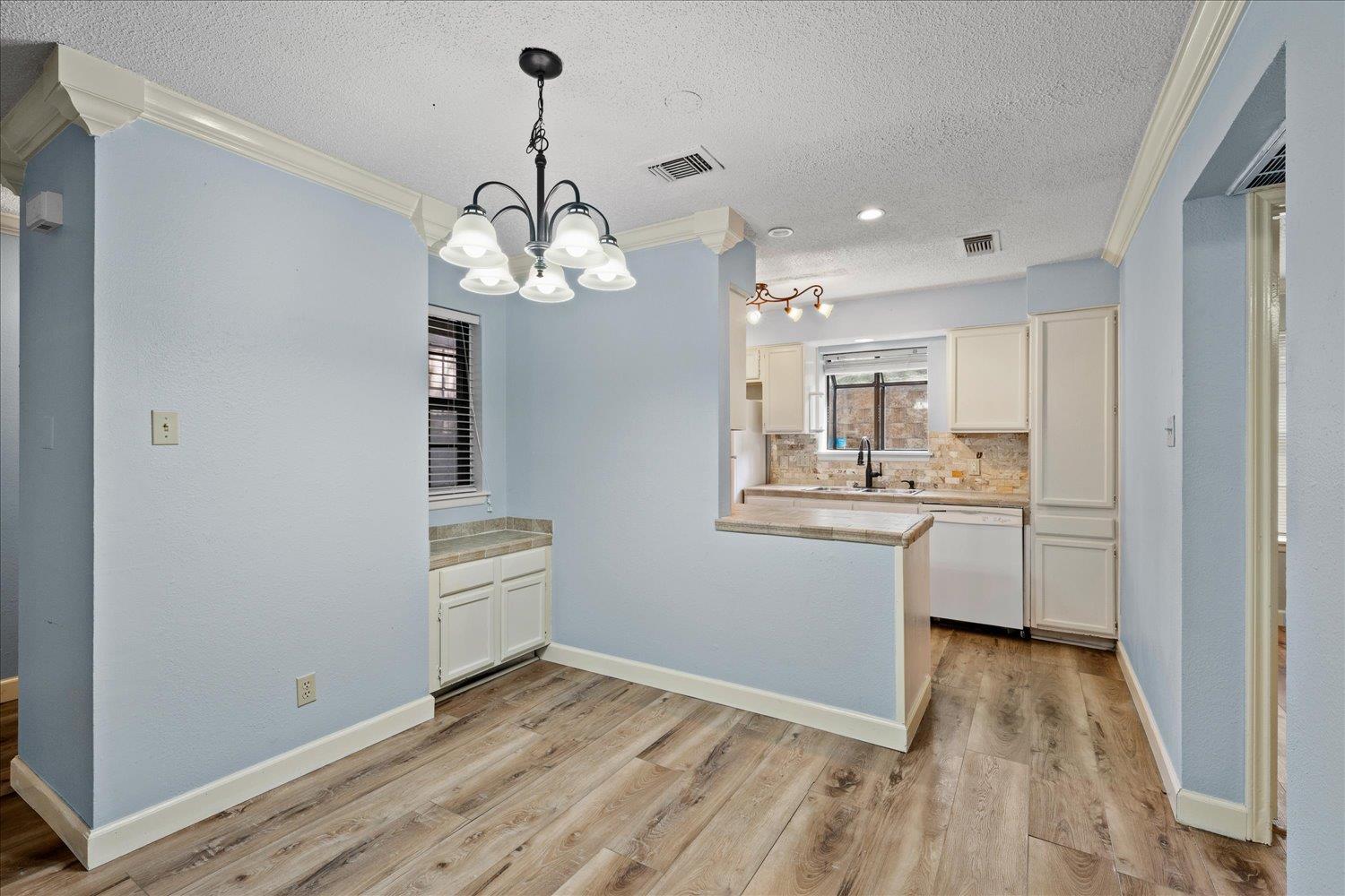 Image 6 of 28 For 4212 Medical Dr 201