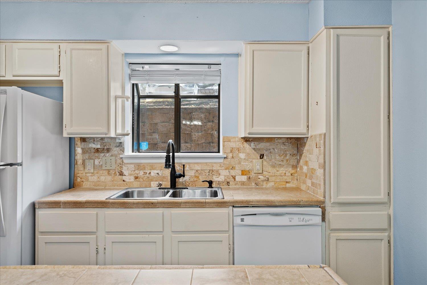 Image 8 of 28 For 4212 Medical Dr 201
