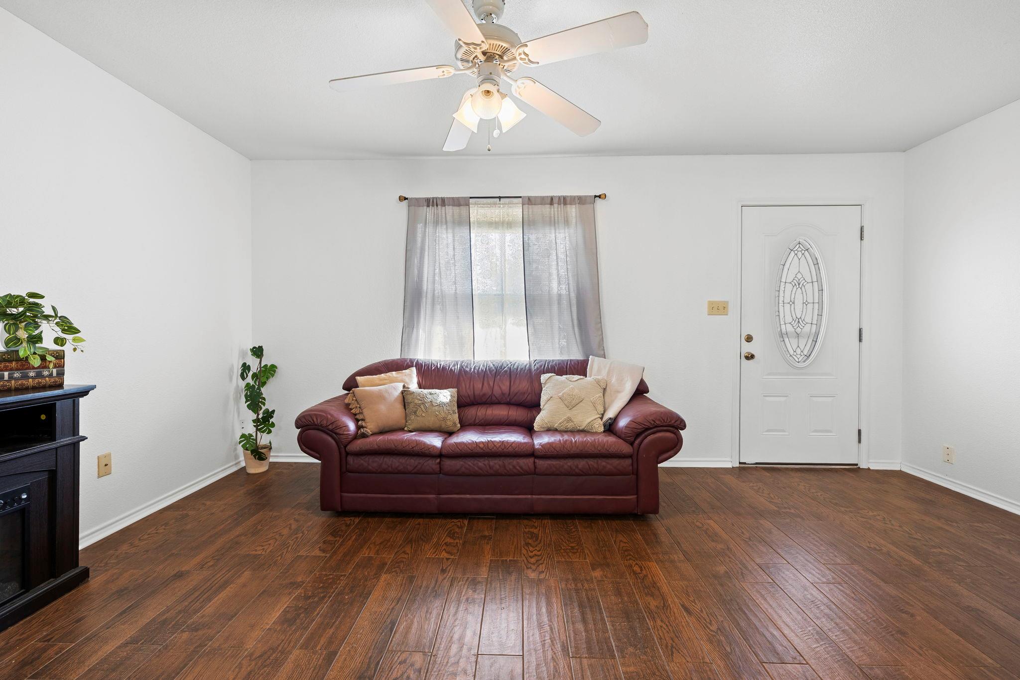 Image 8 of 26 For 121 Plant Ave Ave Apt 102