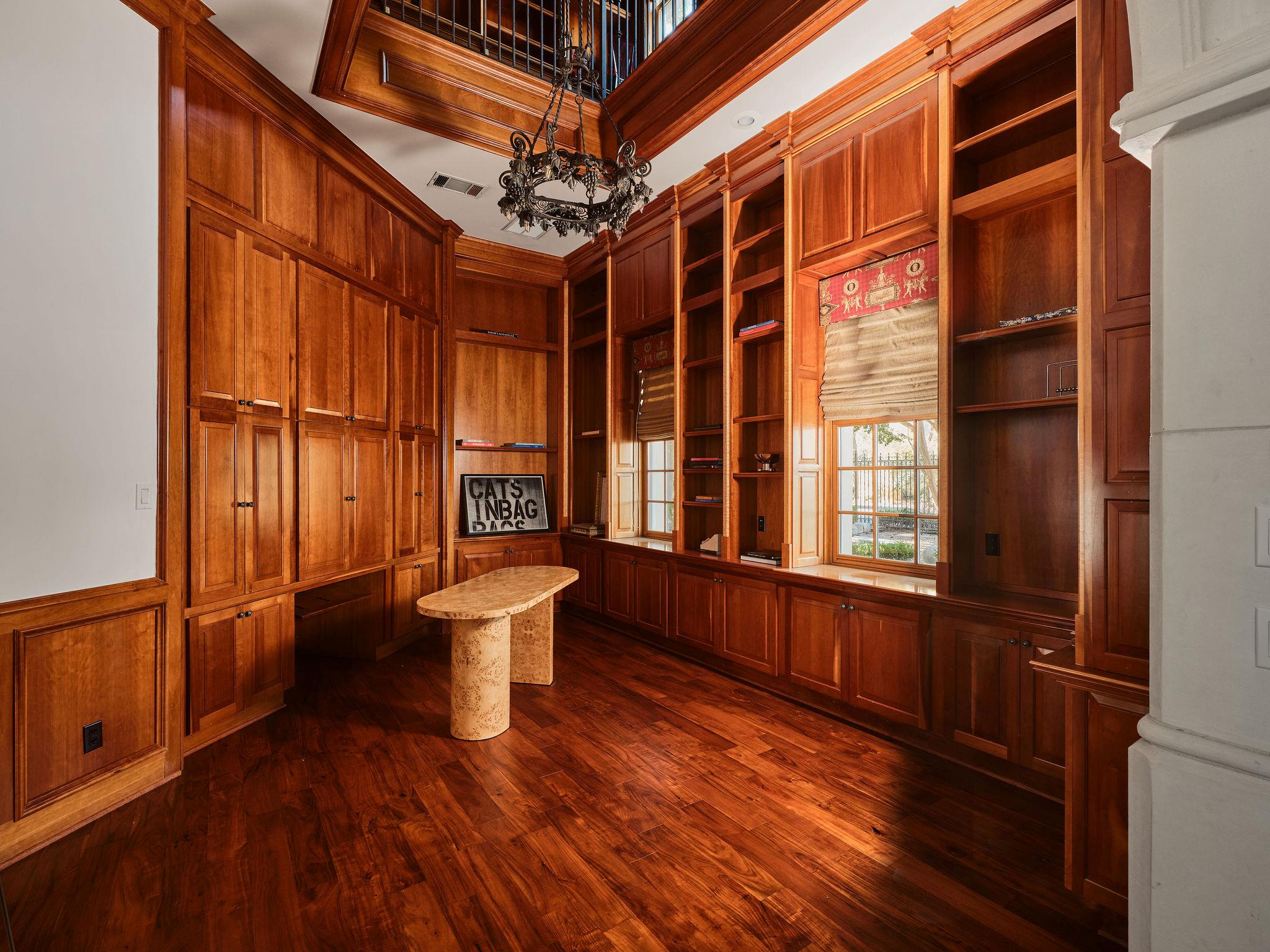 Image 12 of 40 For 4511 Island Cv