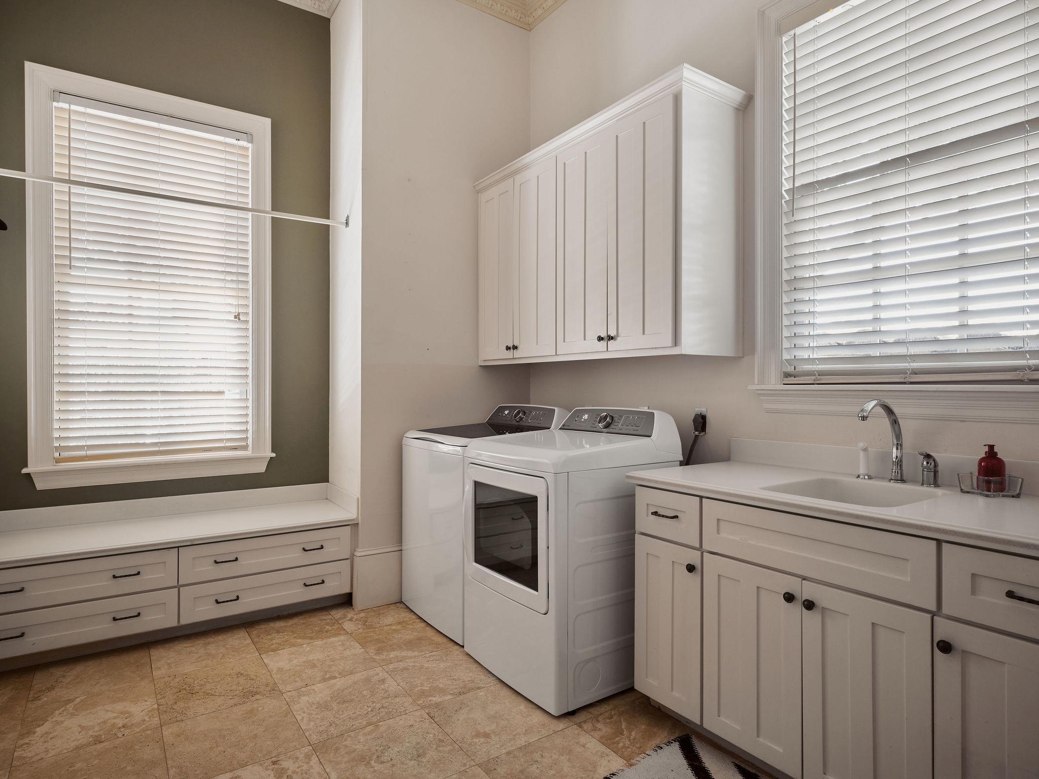 Image 28 of 40 For 4511 Island Cv