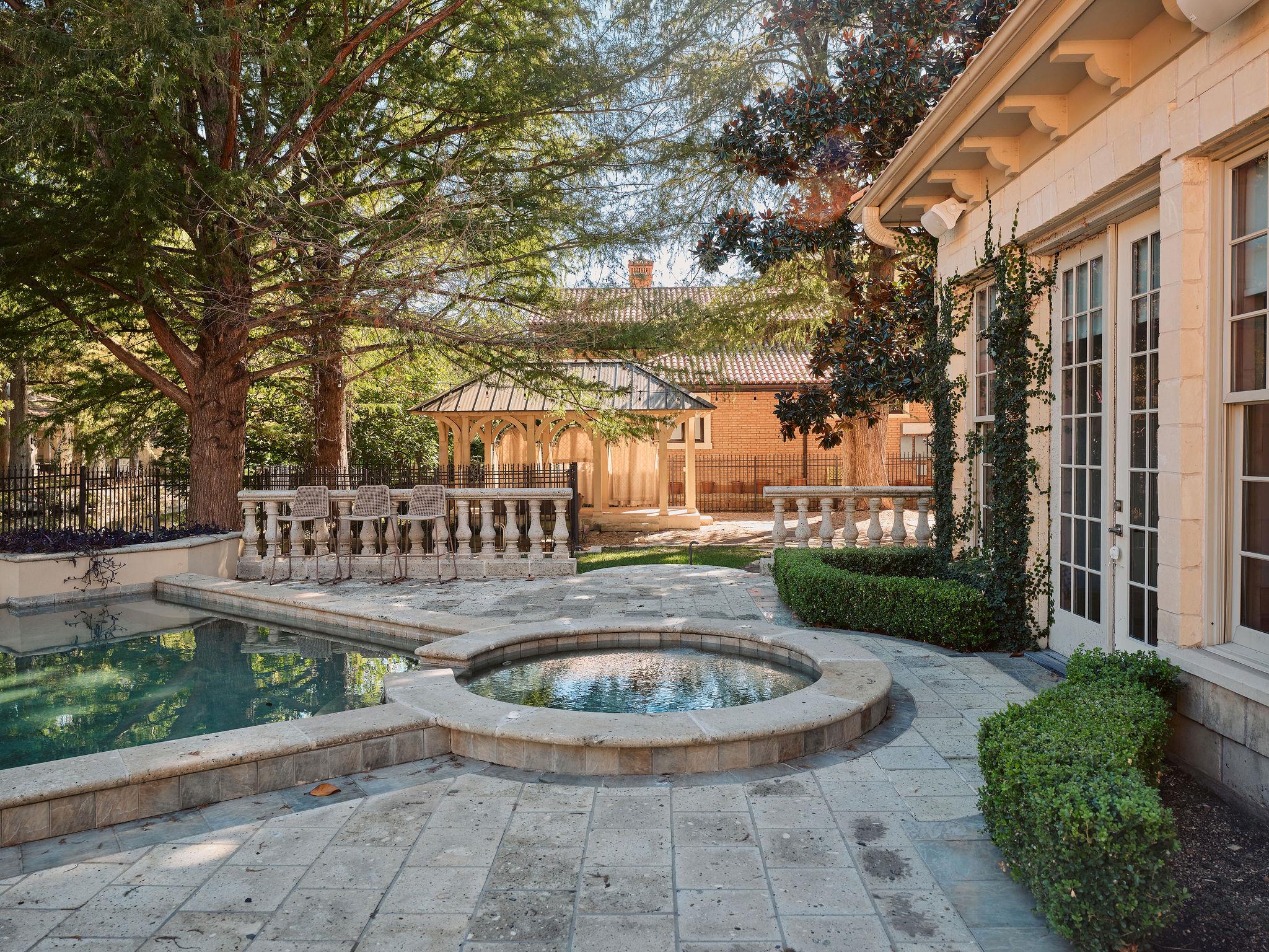 Image 36 of 40 For 4511 Island Cv