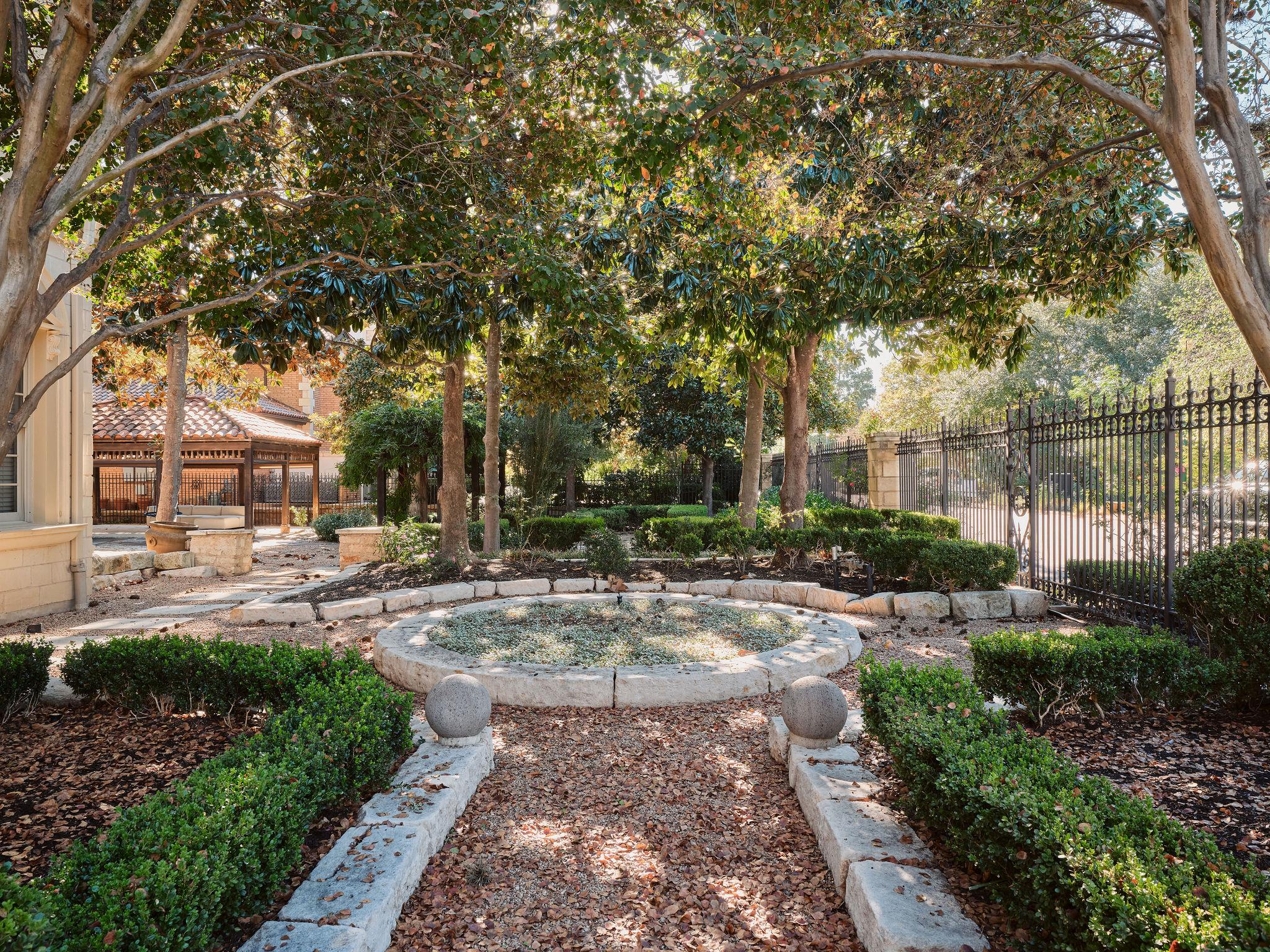 Image 5 of 40 For 4511 Island Cv