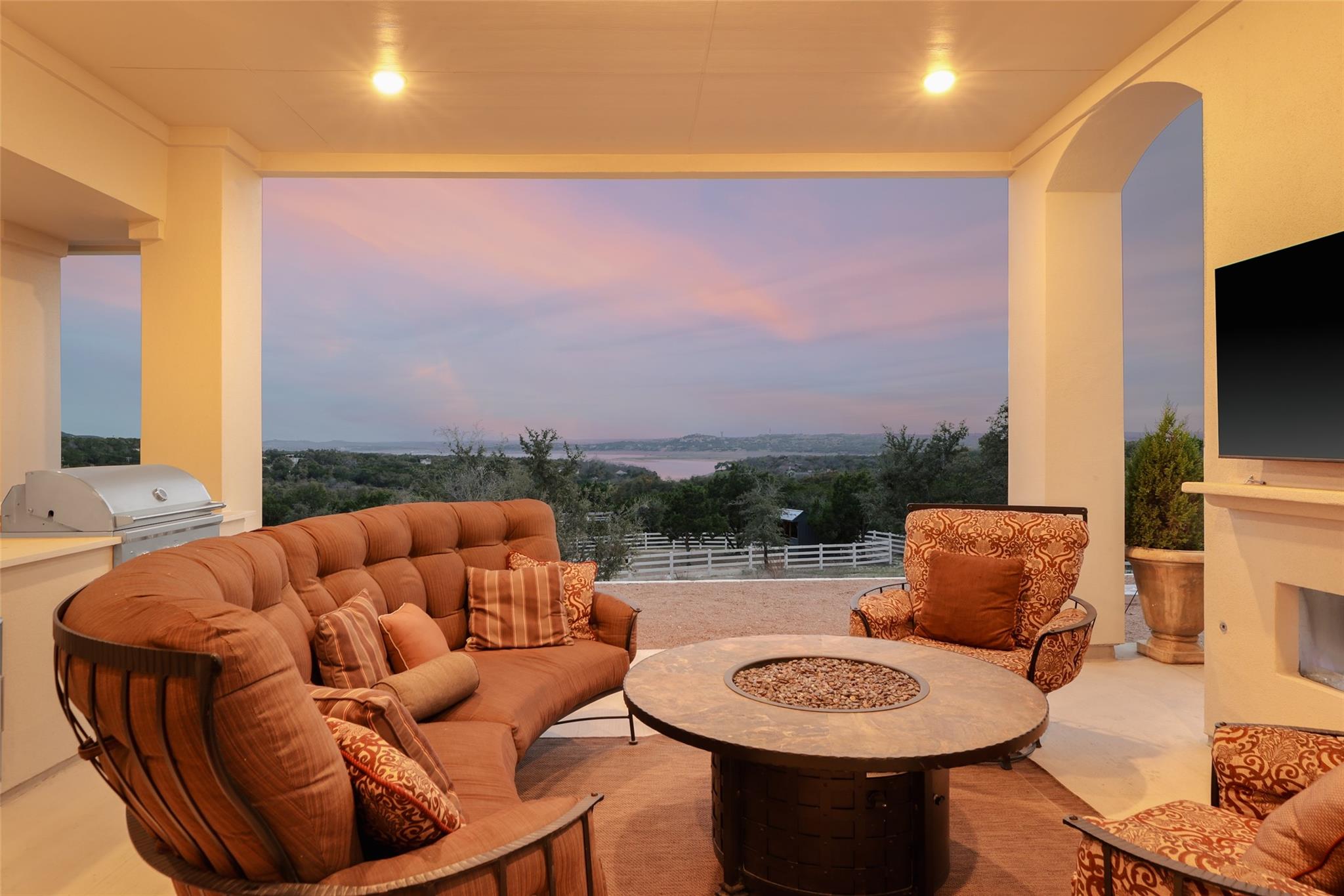 Image 11 of 40 For 15608 Mary St