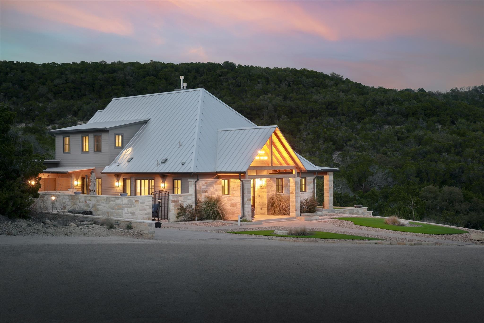 Image 24 of 40 For 15608 Mary St