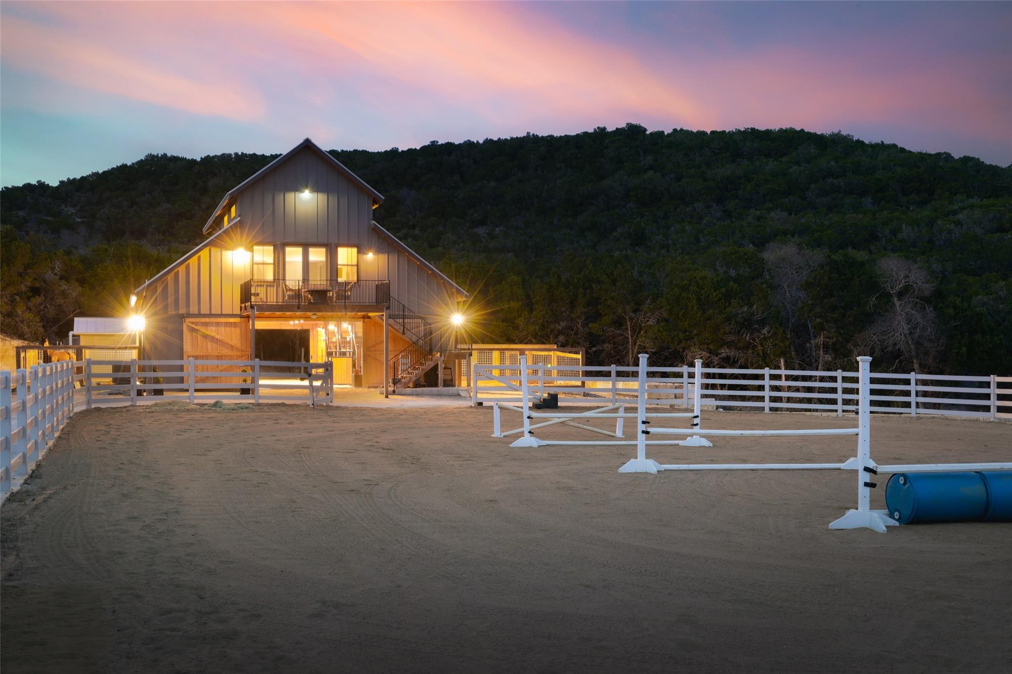 Image 33 of 40 For 15608 Mary St