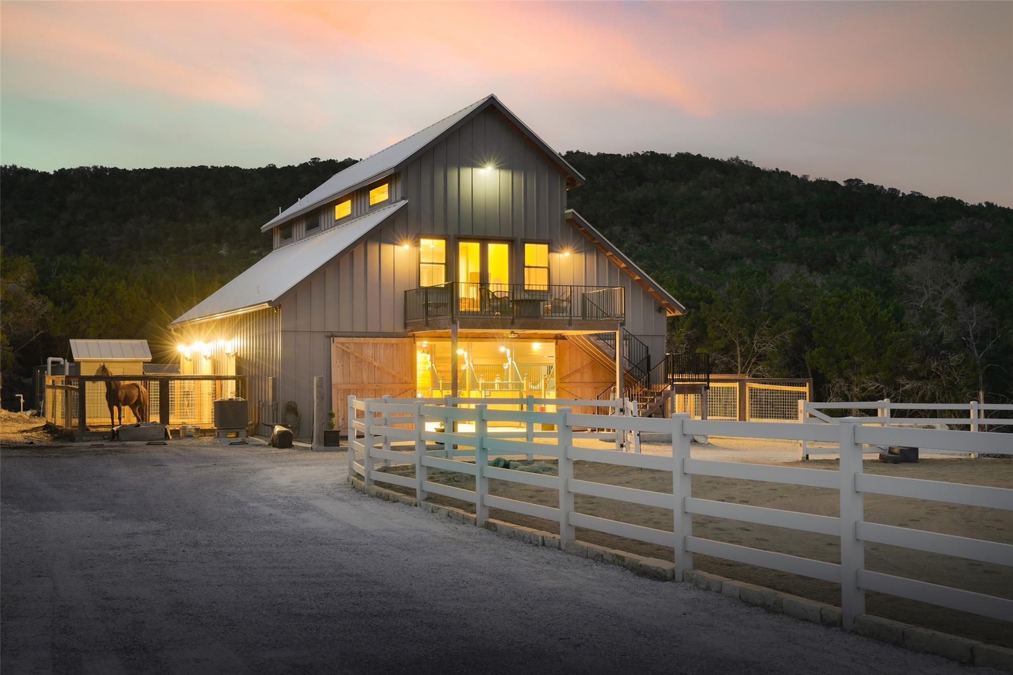 Image 34 of 40 For 15608 Mary St