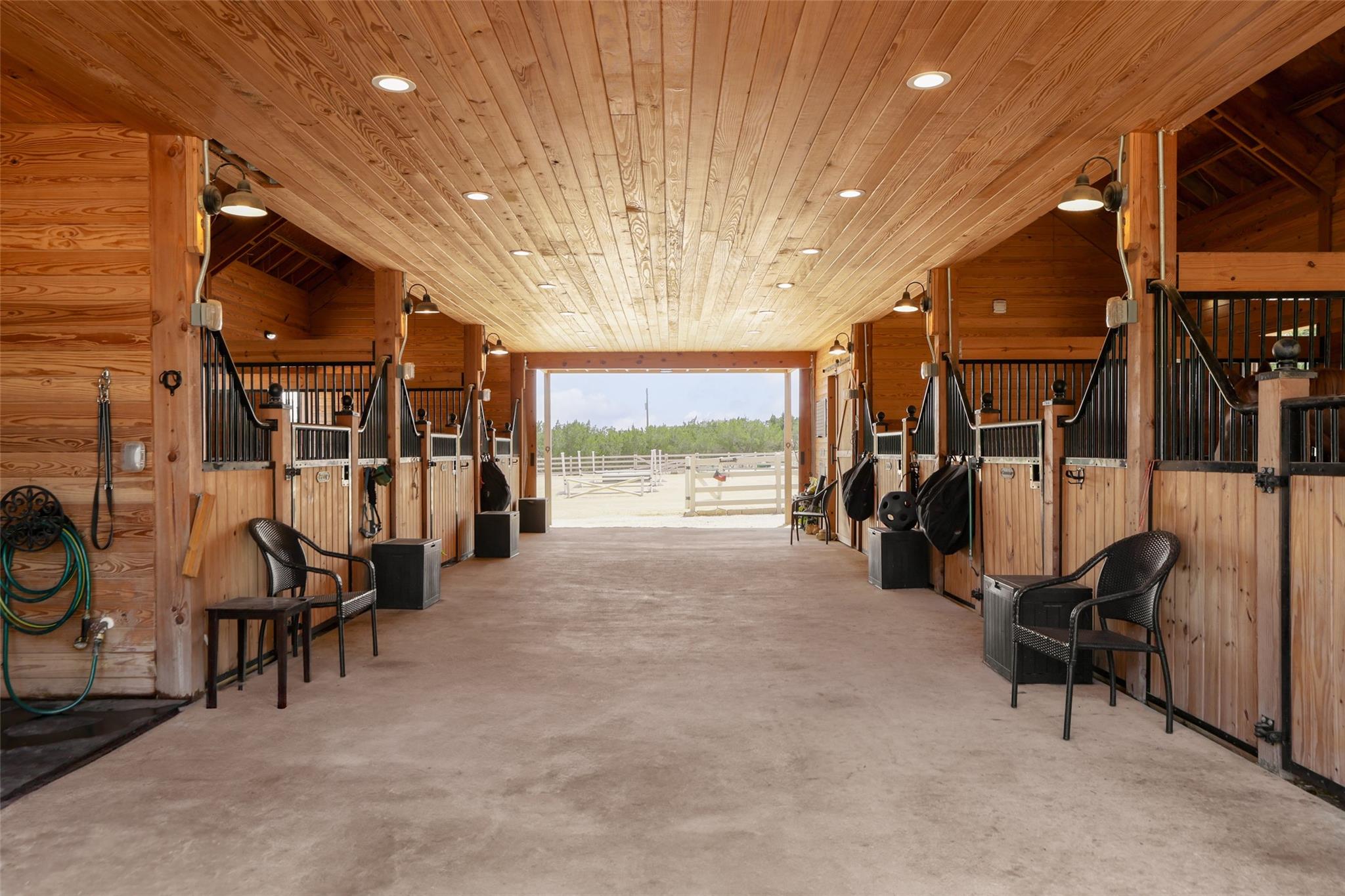 Image 35 of 40 For 15608 Mary St