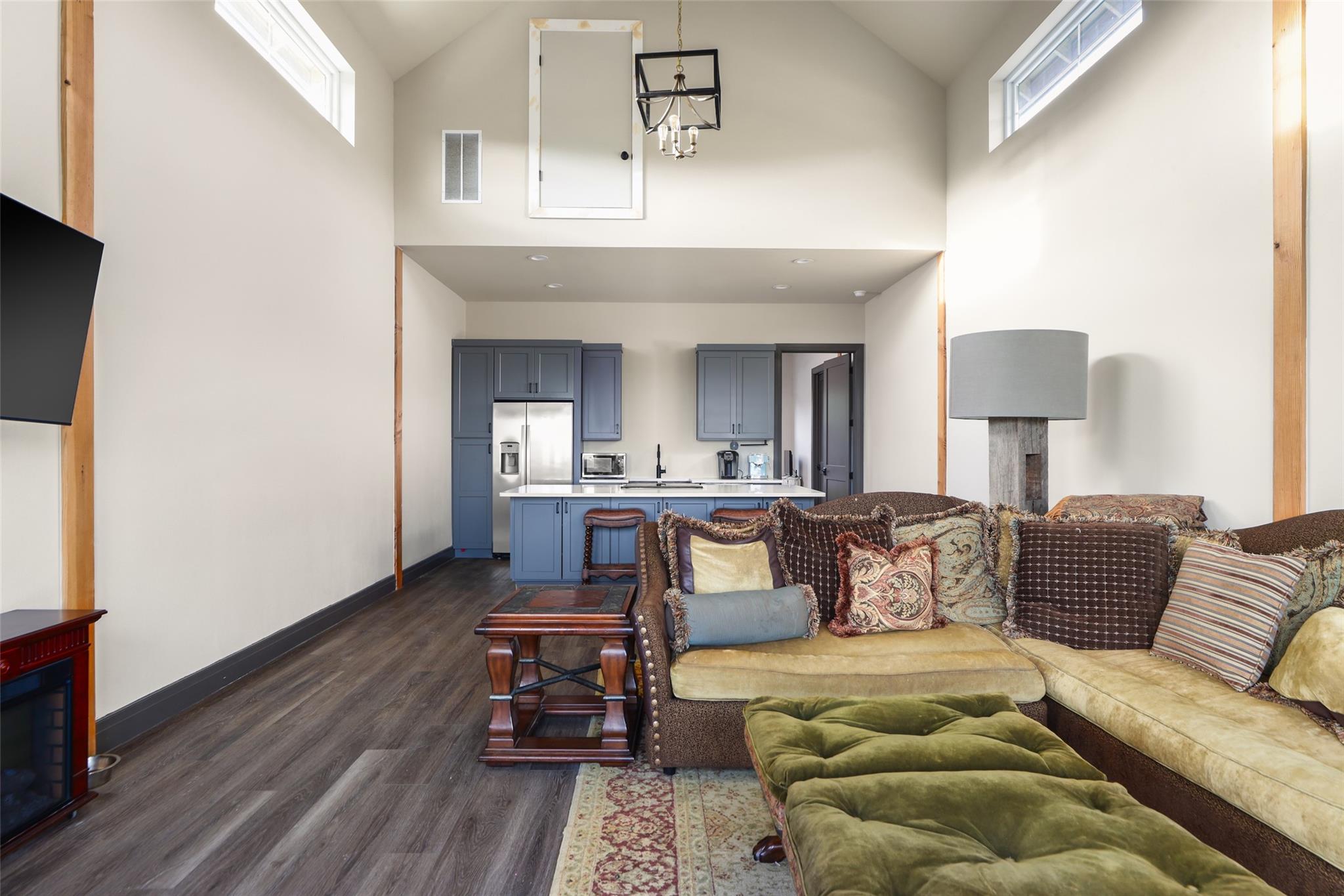 Image 36 of 40 For 15608 Mary St