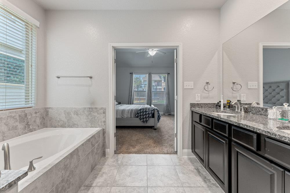 Image 21 of 40 For 13911 Tribeca