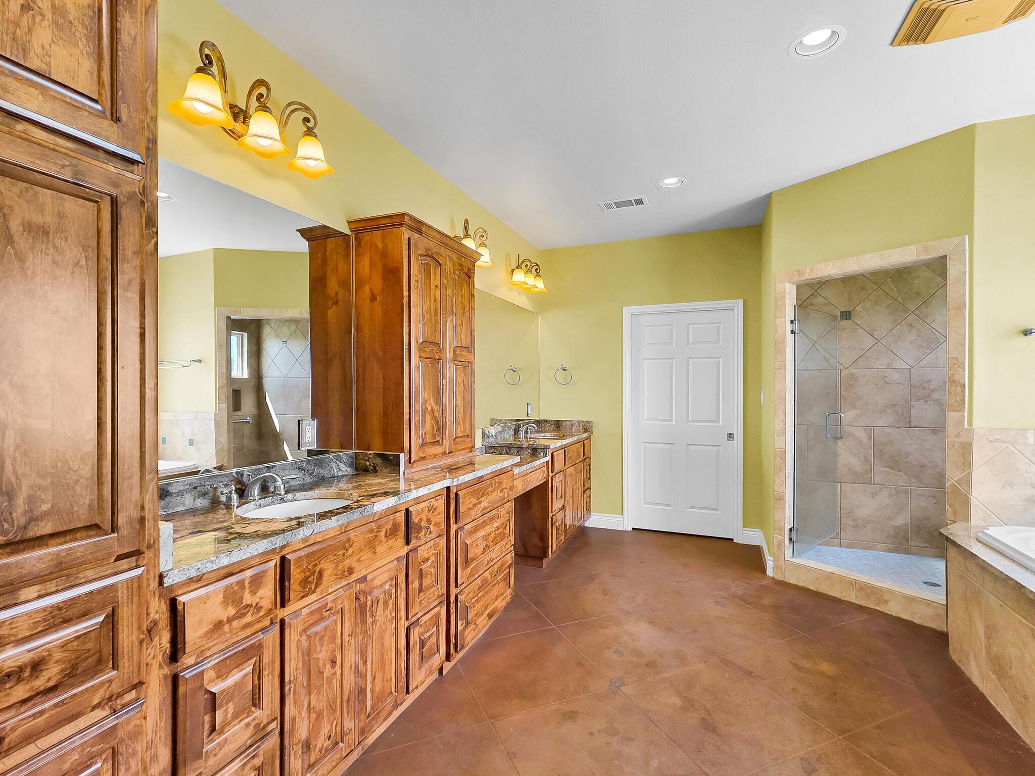 Image 37 of 39 For 301 Cr 253  