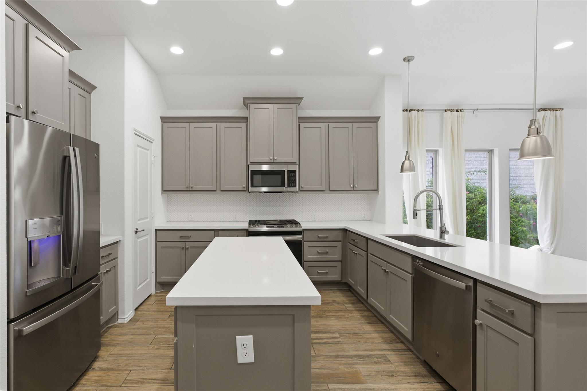 Image 23 of 33 For 655 Arroyo Sierra