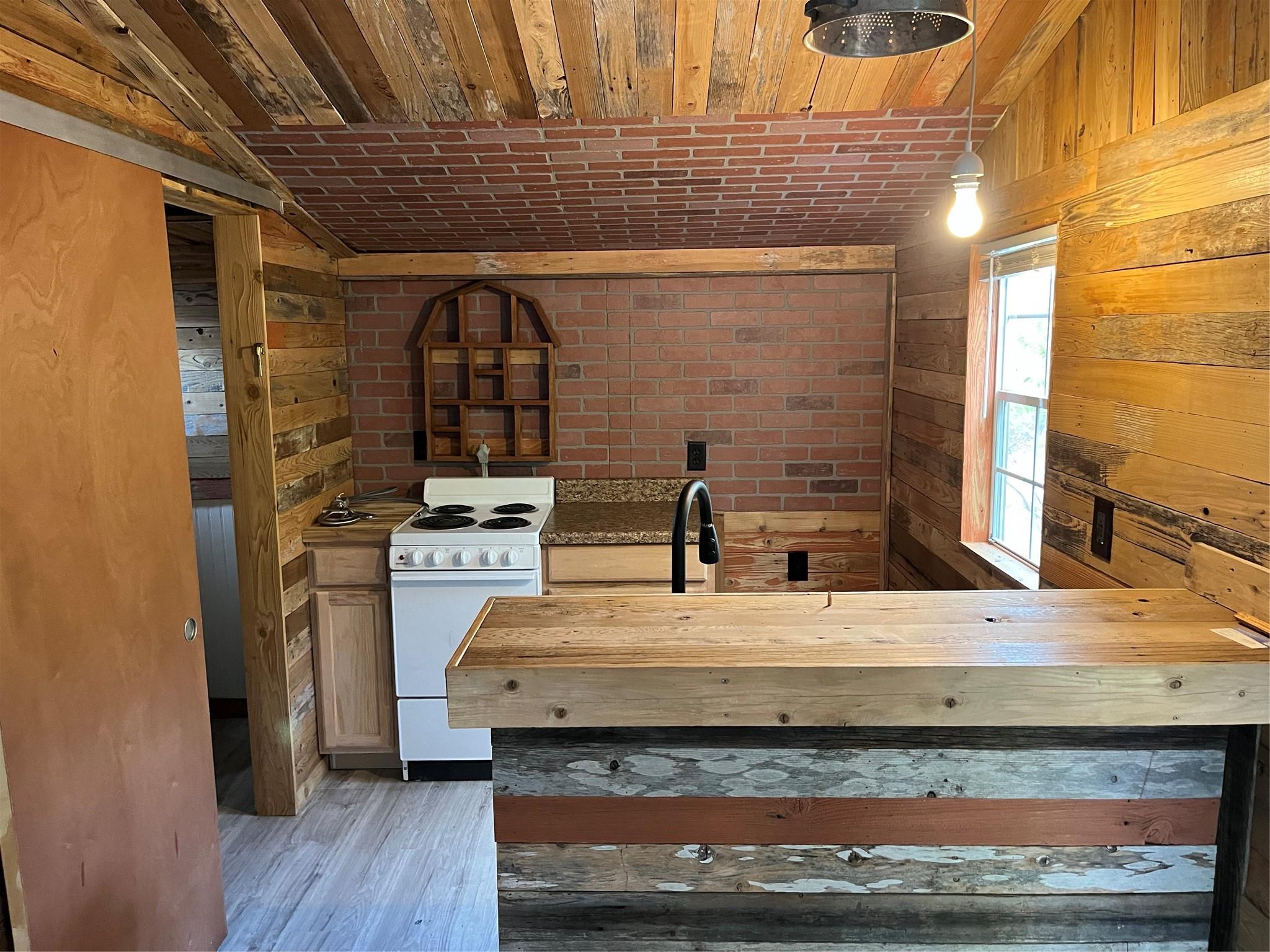 Image 22 of 40 For 740 County Road 334